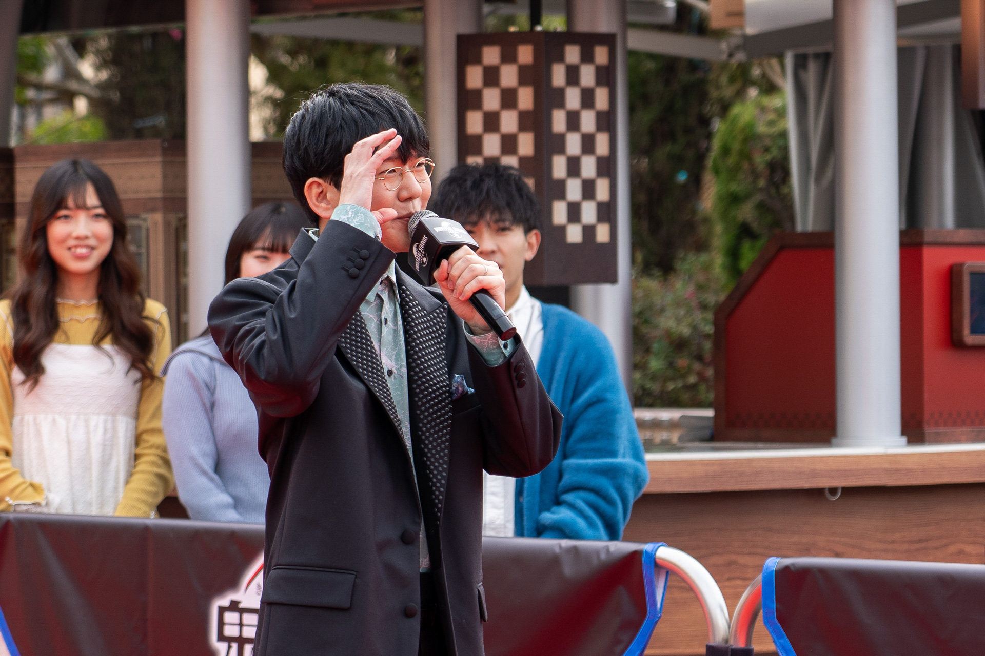 花江さんの開幕宣言に会場は大盛り上がり