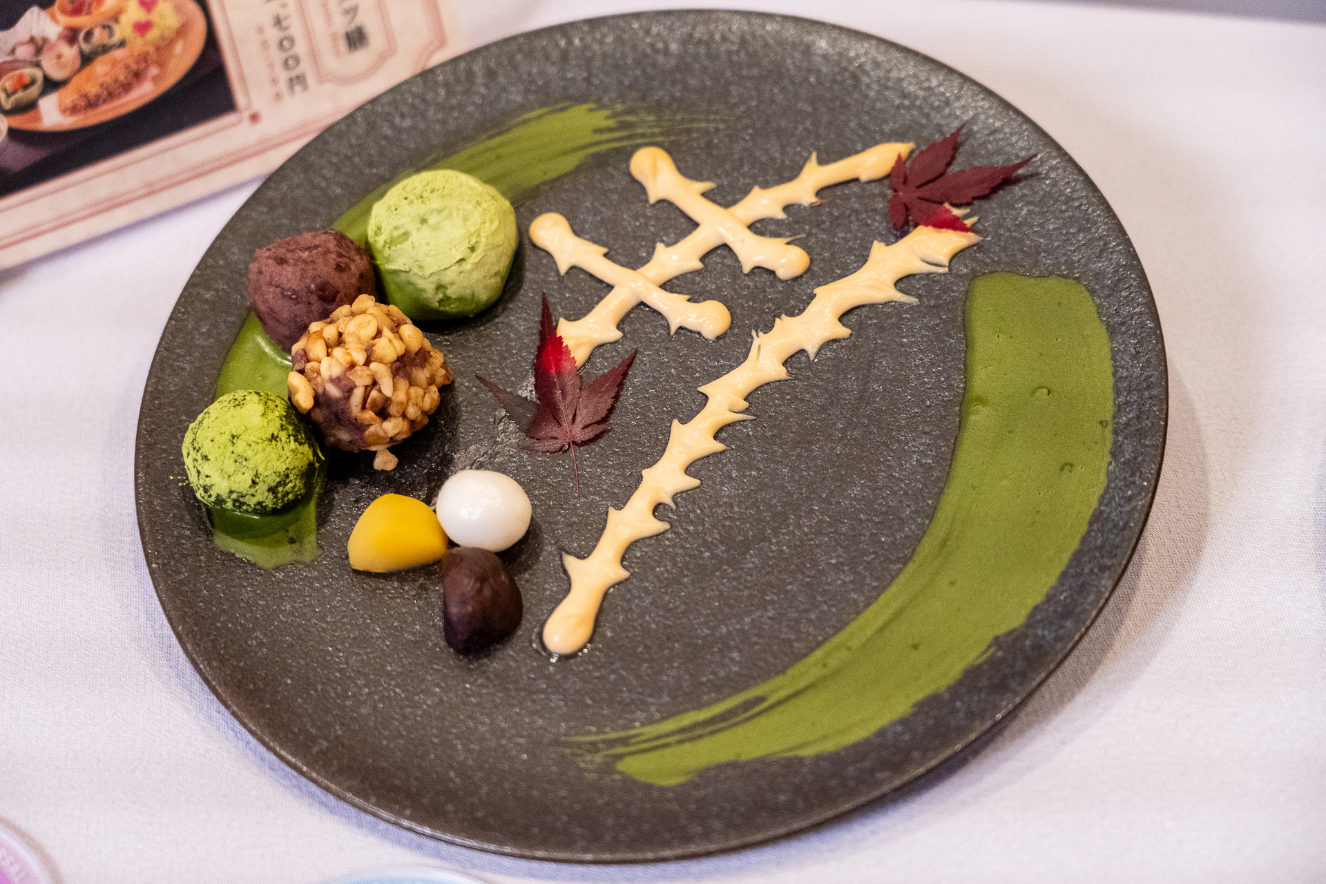 「バンカラ・おはぎ」は不死川実弥をイメージした一皿（1000円）