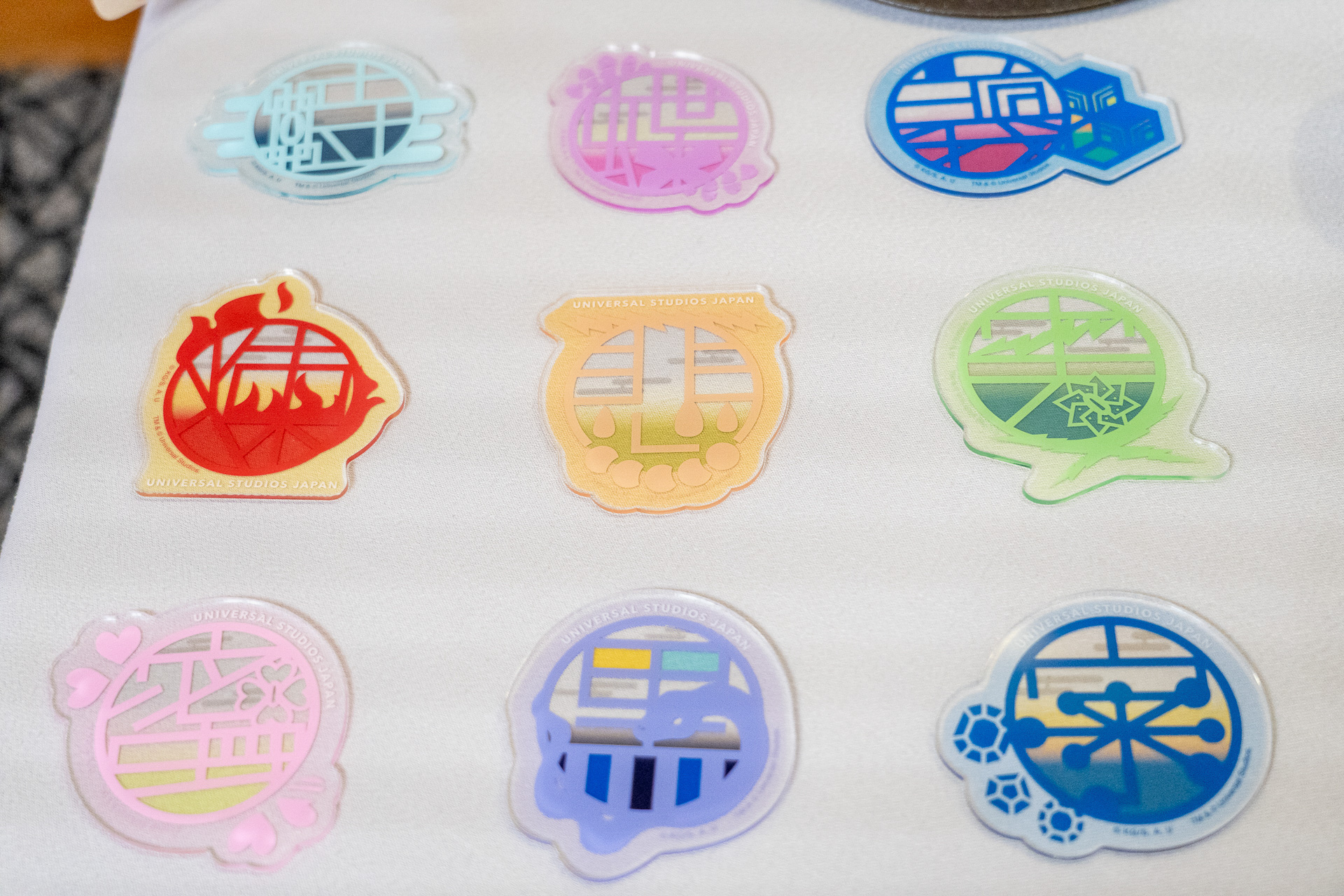 ドリンク1杯につき9種からランダムで1種もらえるオリジナルコースターも「柱」がモチーフ