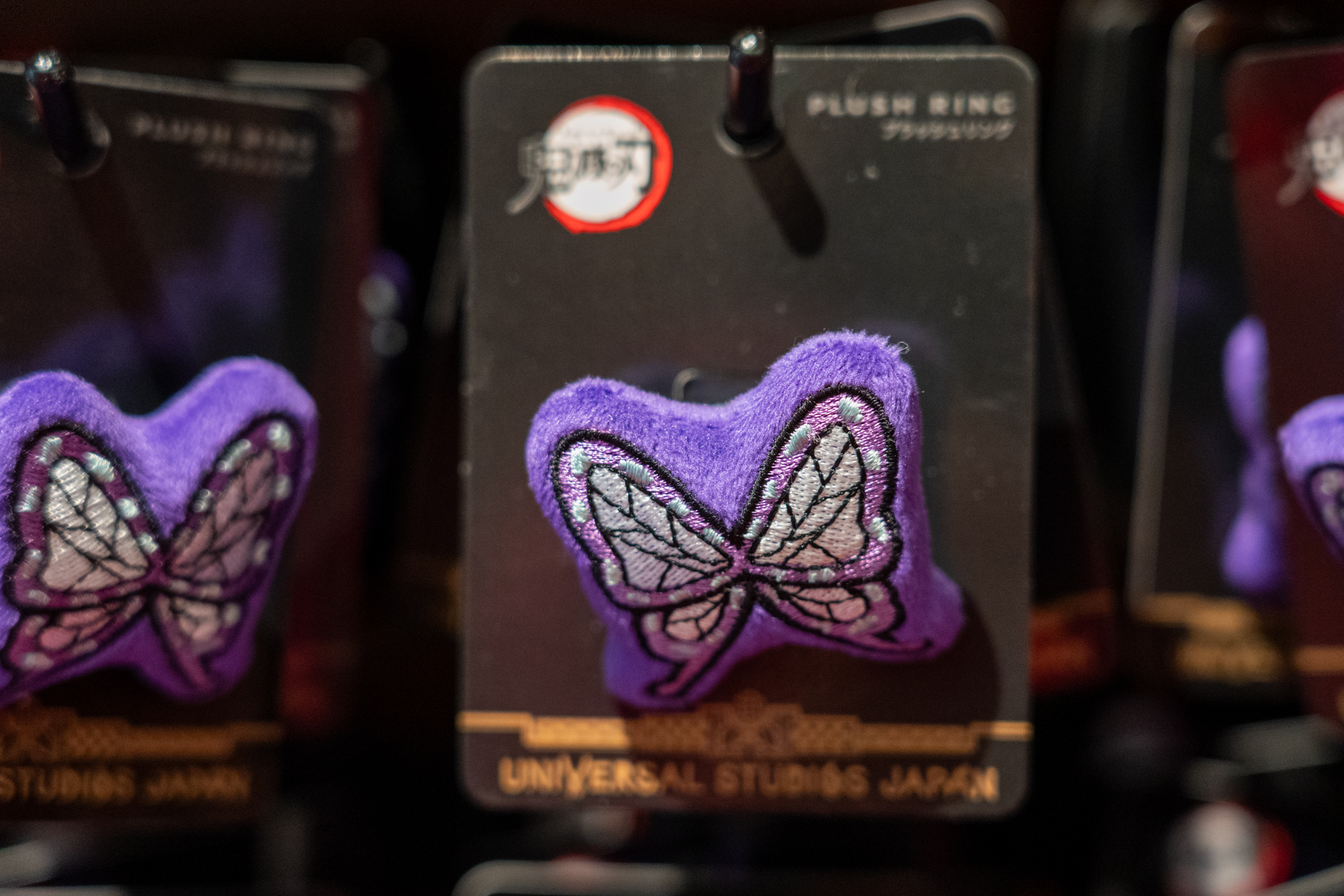 ヘアクリップ（左・2500円、右・1100円）