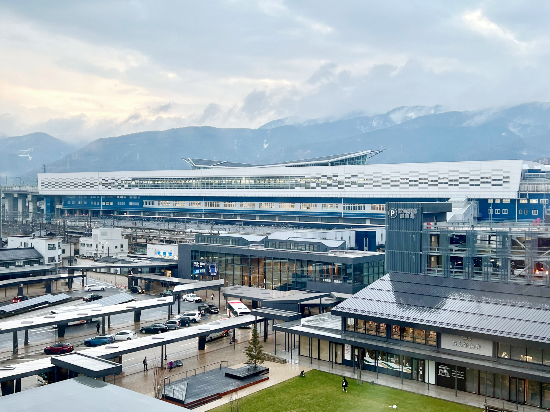福井県敦賀市にあるJR敦賀駅