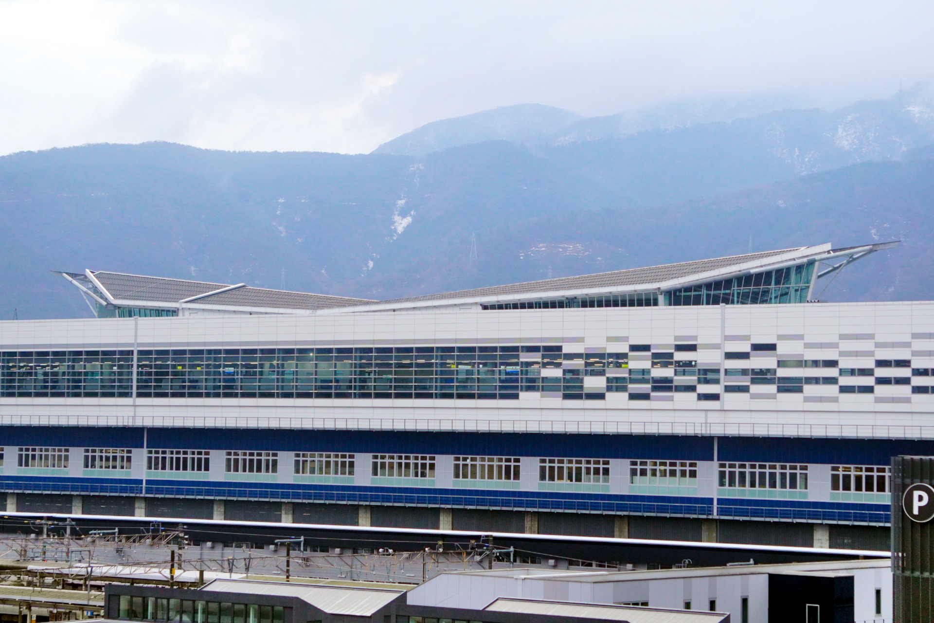 その東側に新駅舎