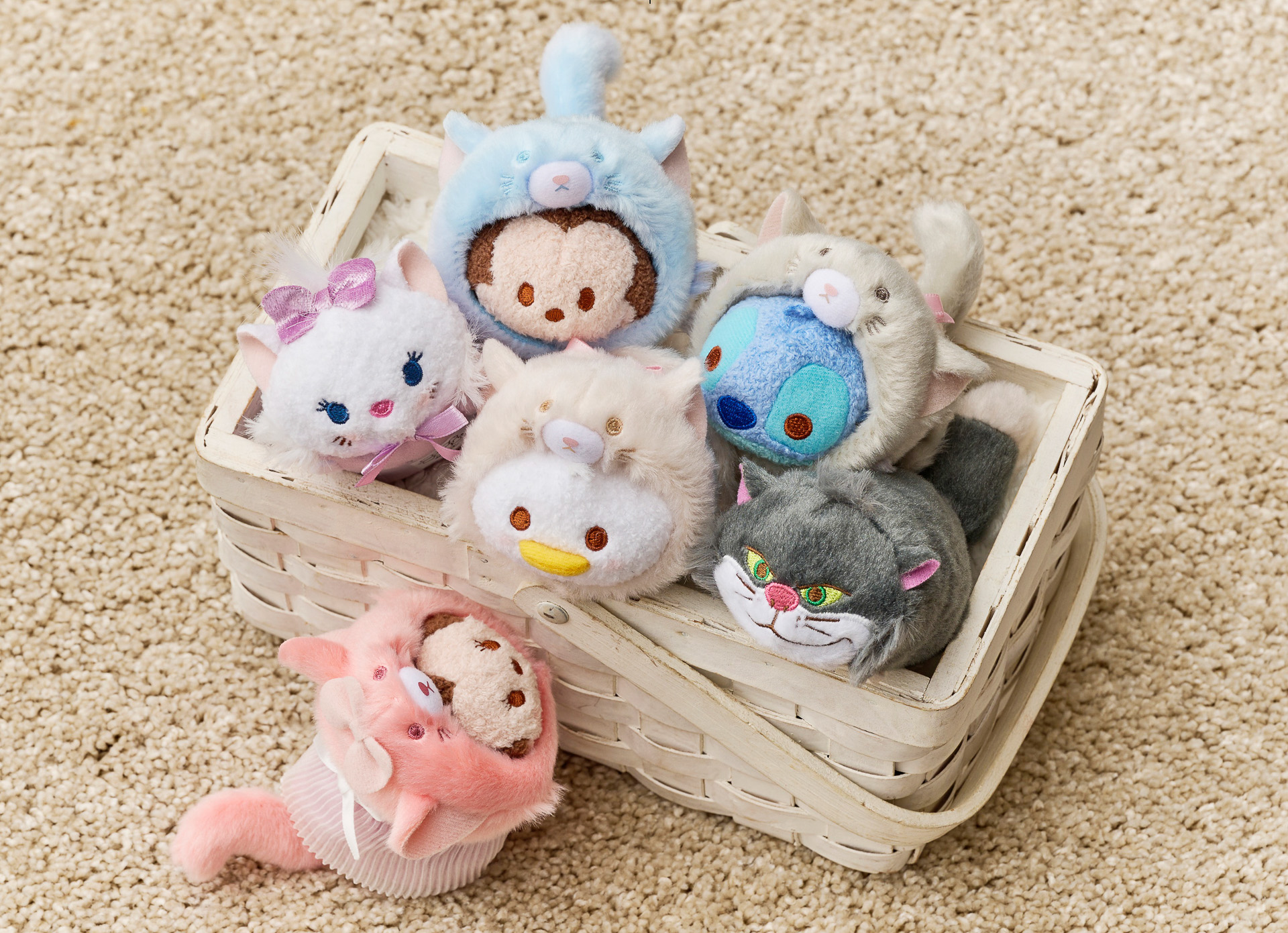 「ツムツム ぬいぐるみ」（各1300円）