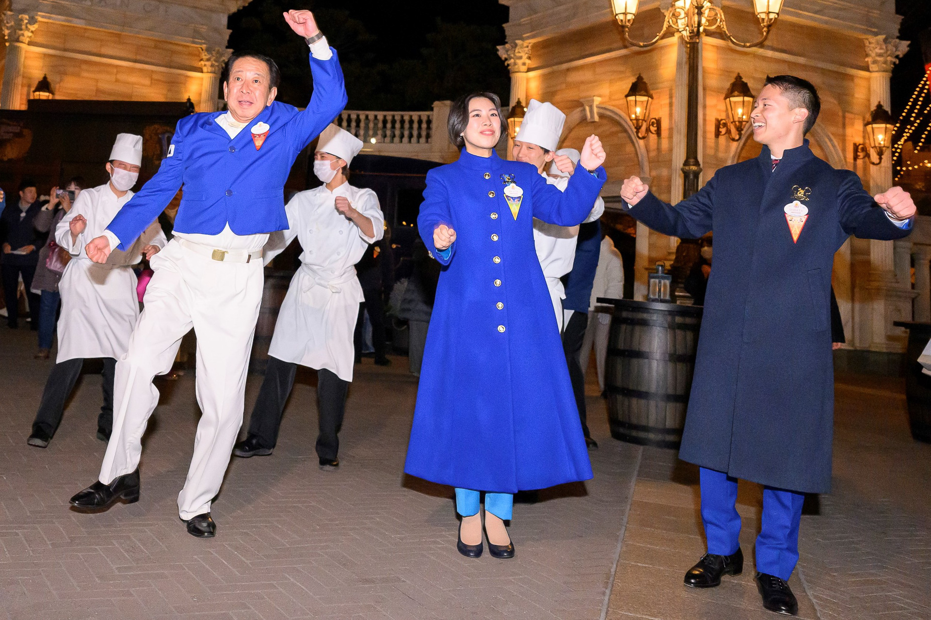 2024-2025年東京ディズニーリゾート・アンバサダーとともに代表取締役社長（兼）COO 吉田謙次氏が「ジャンボリミッキー！」を披露