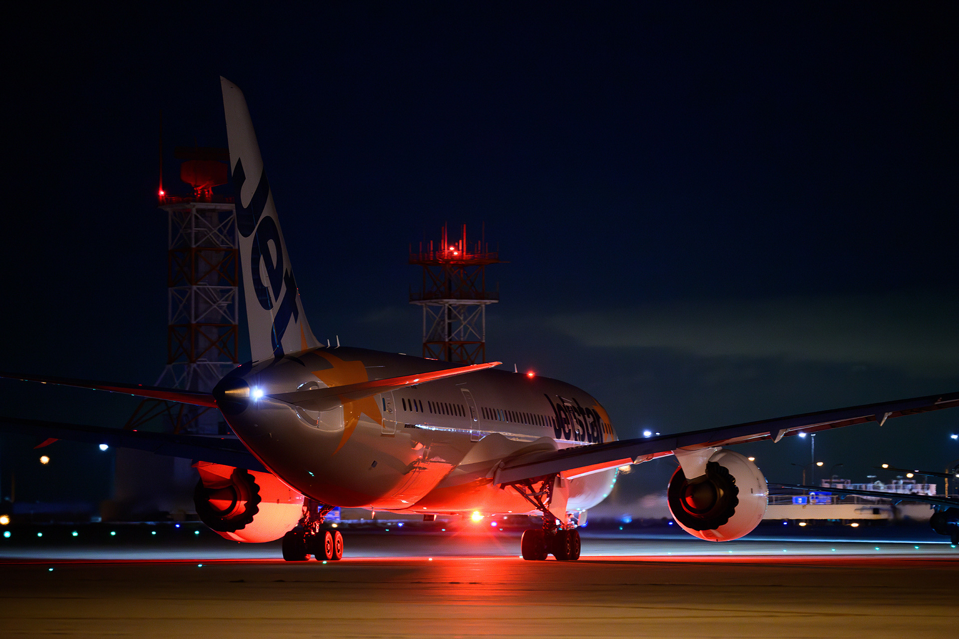 3番スポットからプッシュバックされ、RWY06に向かうJQ24便
