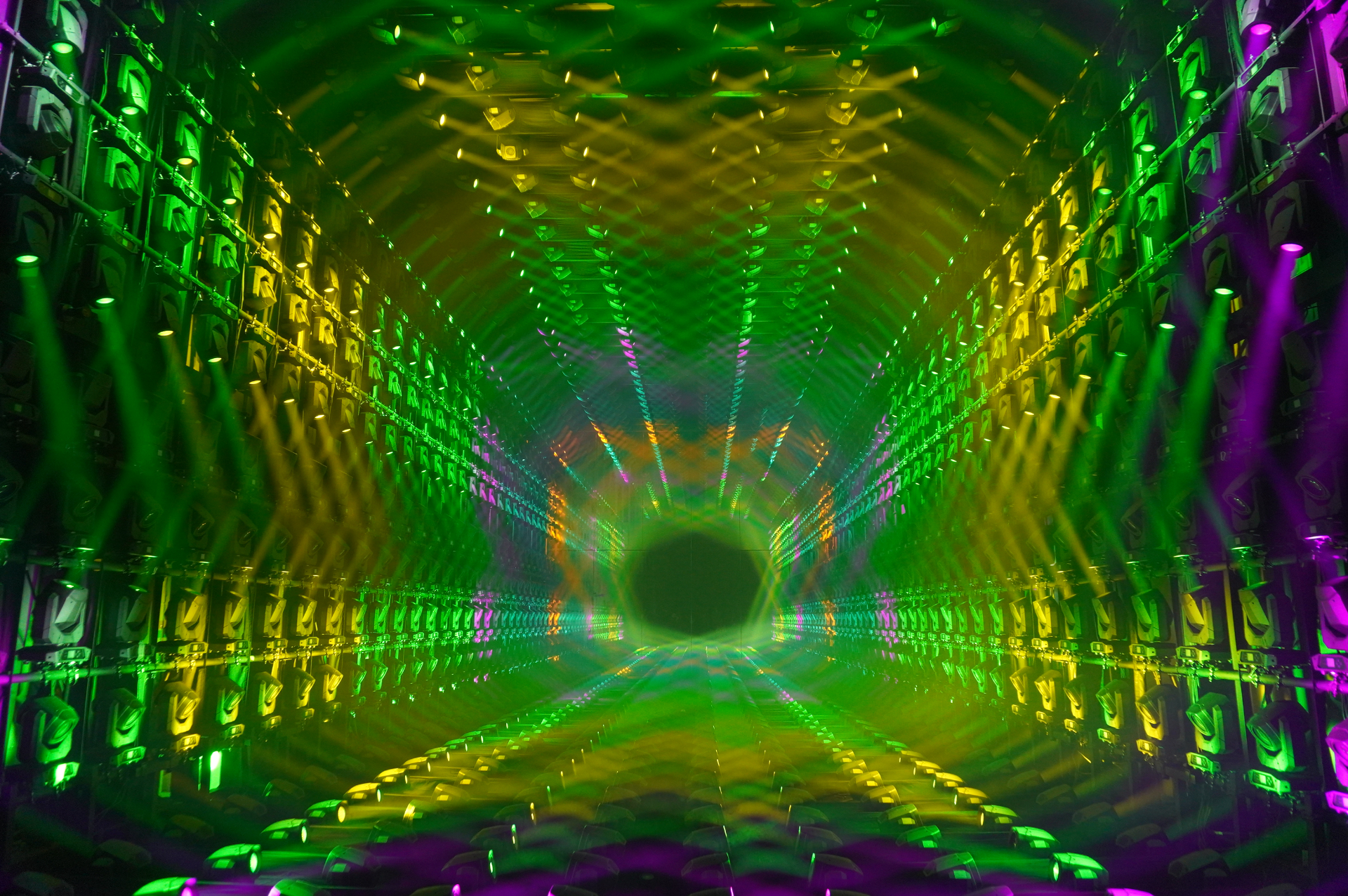 「ライトスカルプチャー -Flow」は複数の異なる作品群で構成される