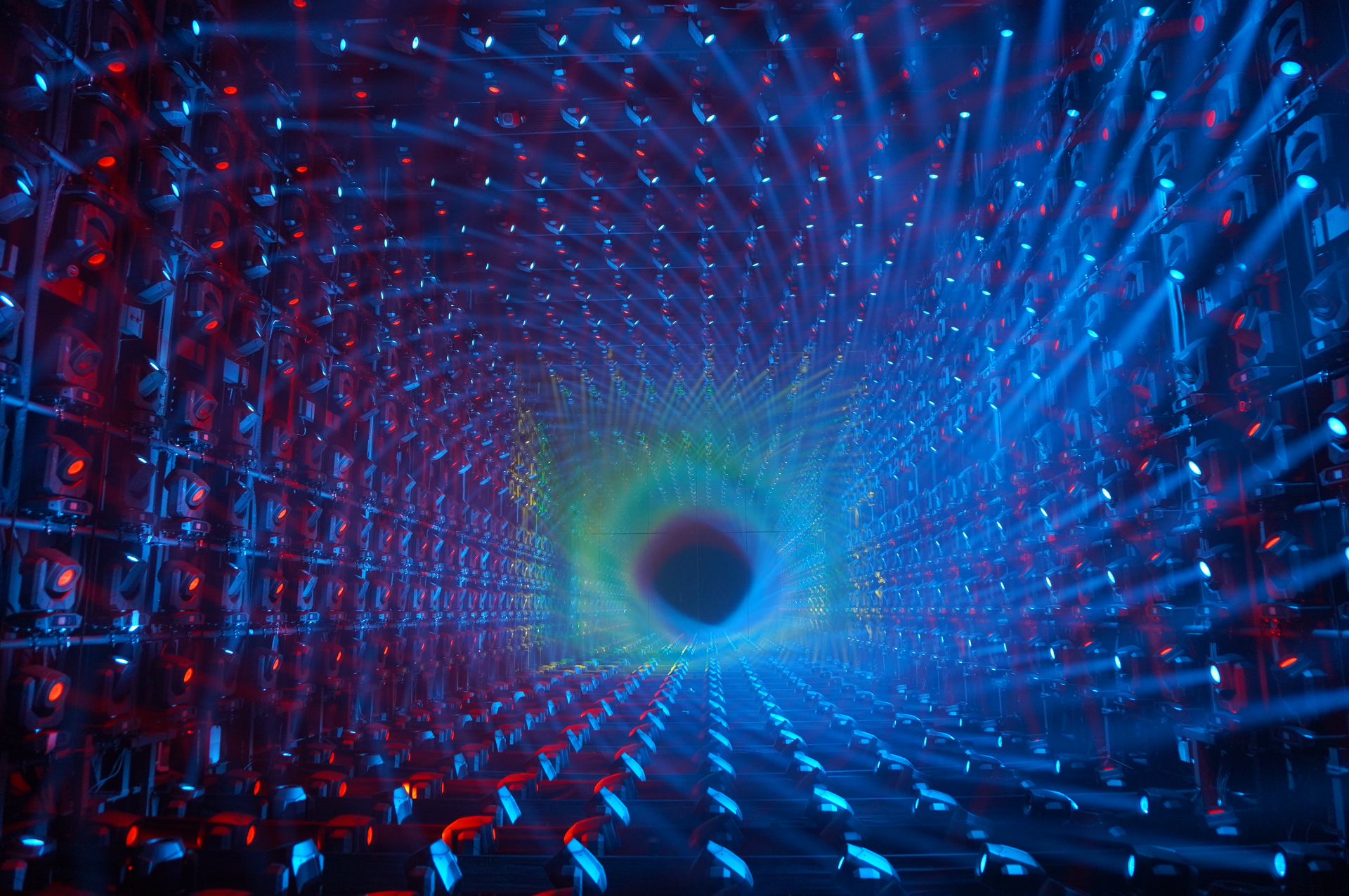 「ライトスカルプチャー -Flow」は複数の異なる作品群で構成される