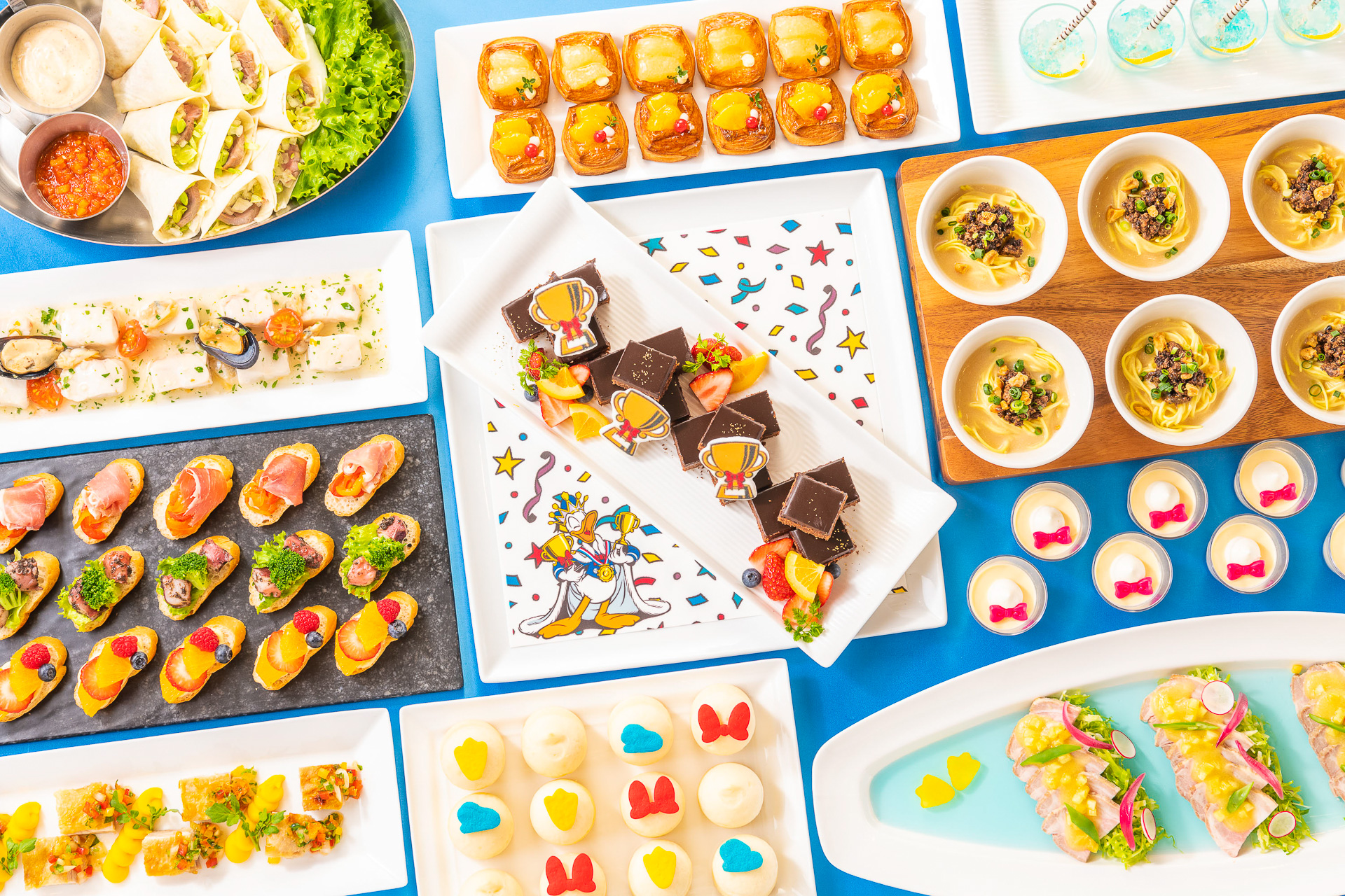 「シャーウッドガーデン・レストラン」の「ディズニー・パルパルーザ“ドナルドのクワッキー・ダックシティ”ブッフェ」