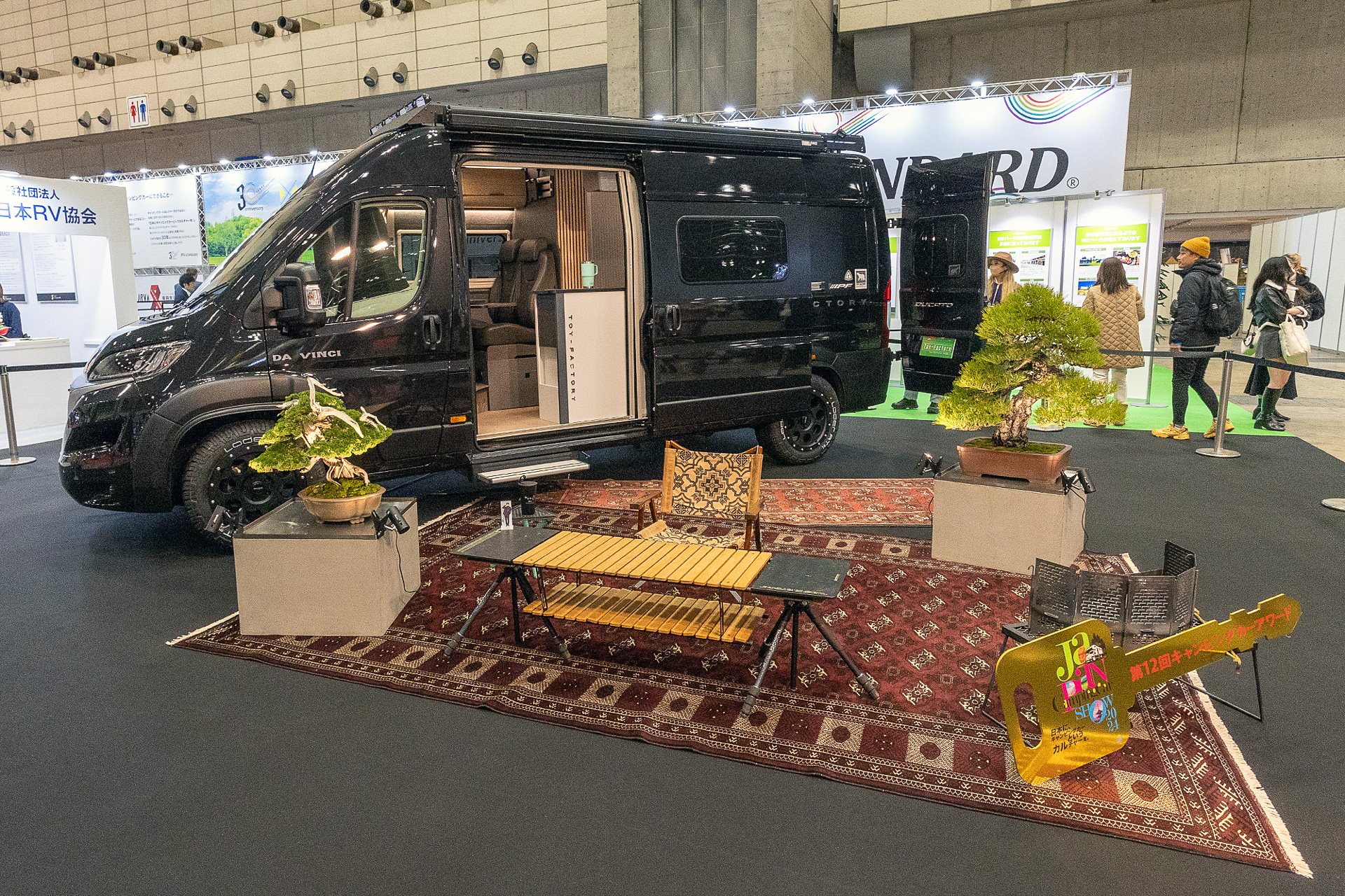 フィアット プロフェッショナル「デュカト」の人気が高い。この車両はキャンピングカーアワード2024のアワード車。トイファクトリーが製造する「DA VINCI 6.0」