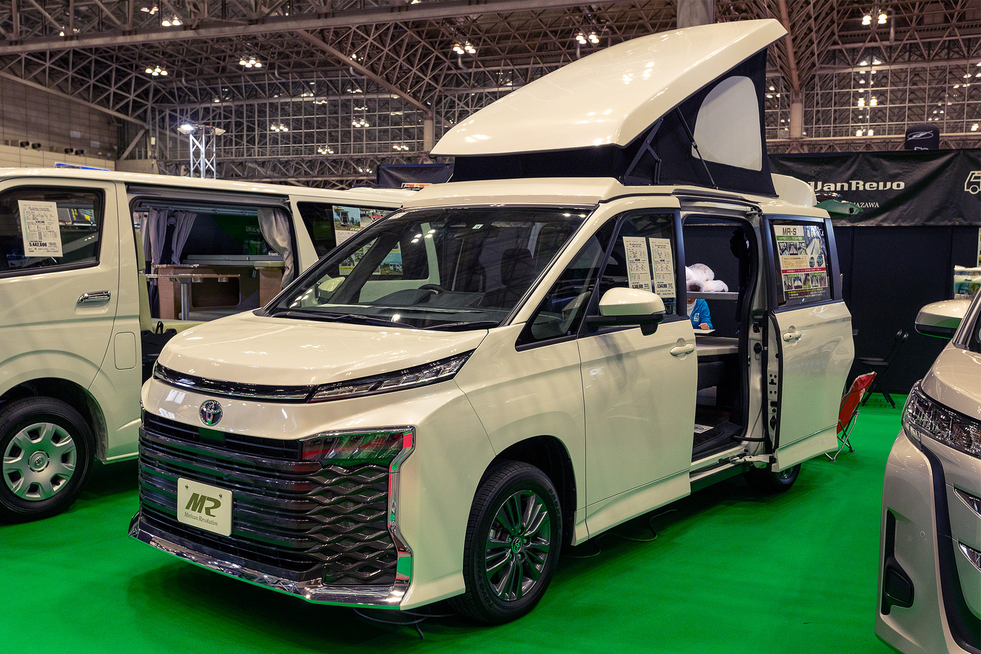 ミニバンは子育て時代に選ばれるクルマでもあるので、小さい子供がいてアウトドアレジャーをしたいという世帯にとってはベース車にぴったり