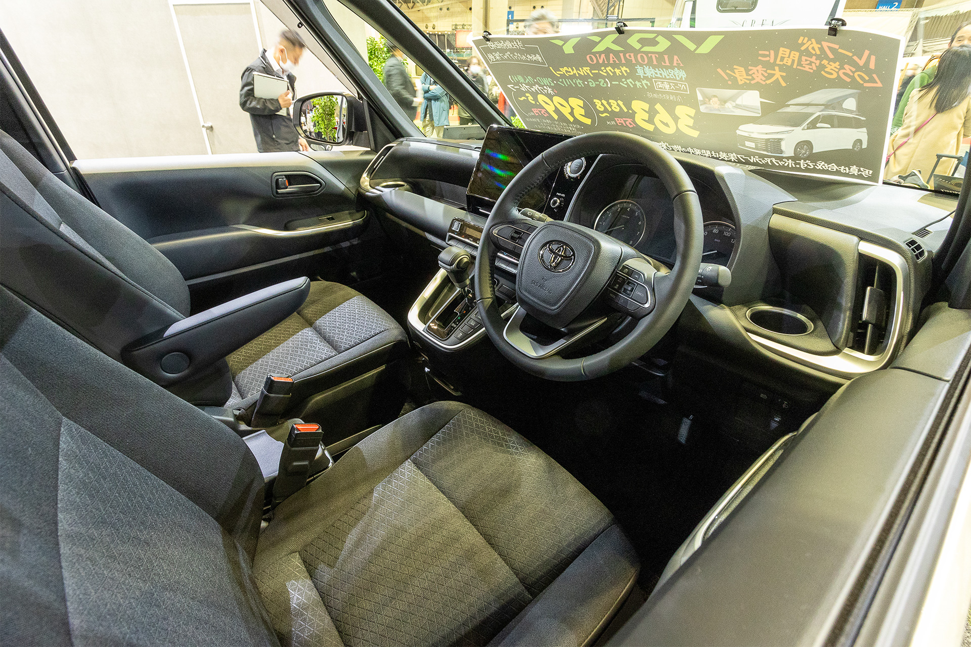 装備が充実しているし、予防安全機能や運転支援機能がついているところもミニバンベースを選ぶ理由の1つ