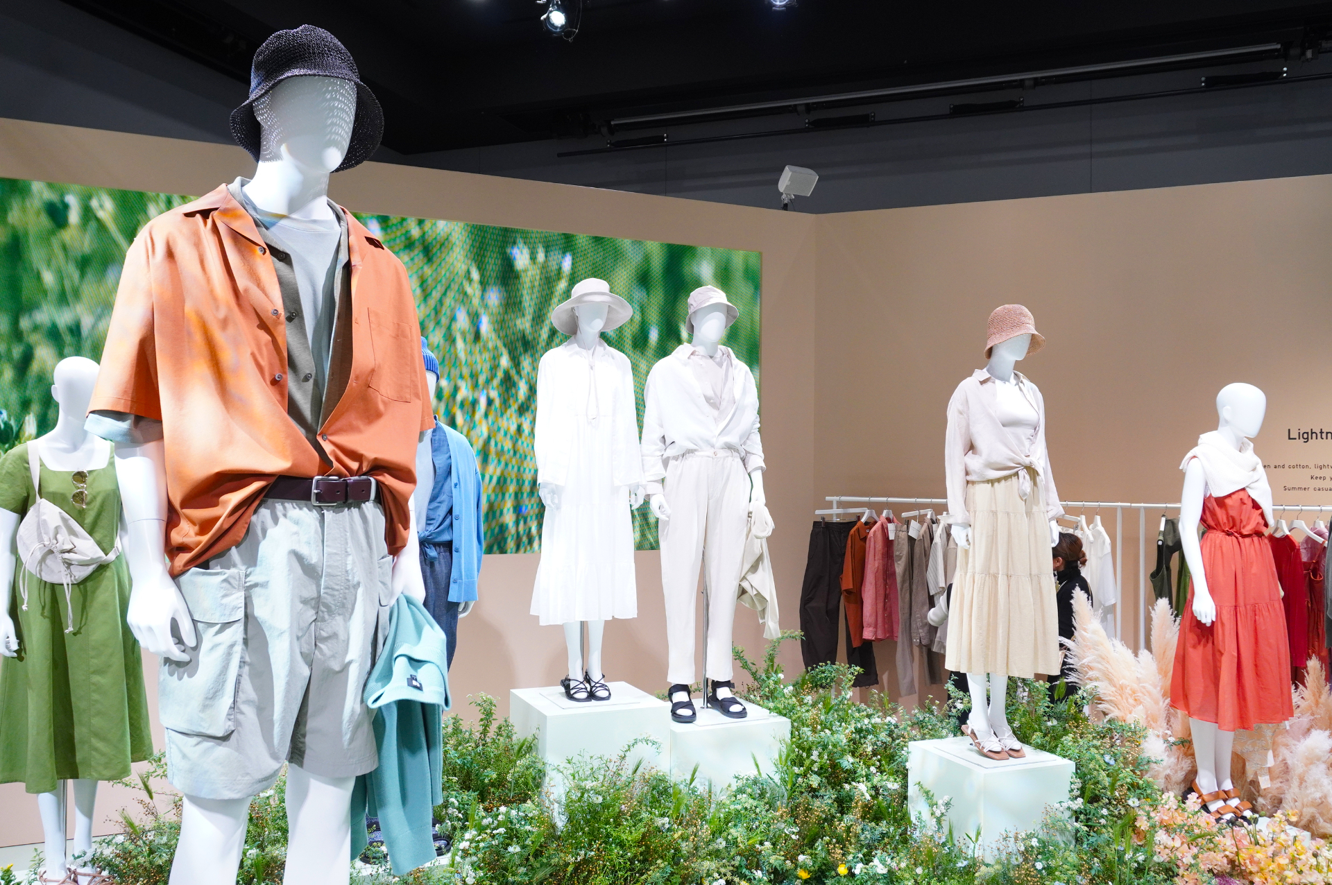 ユニクロが2024年春夏シーズンコレクション展示会を開催