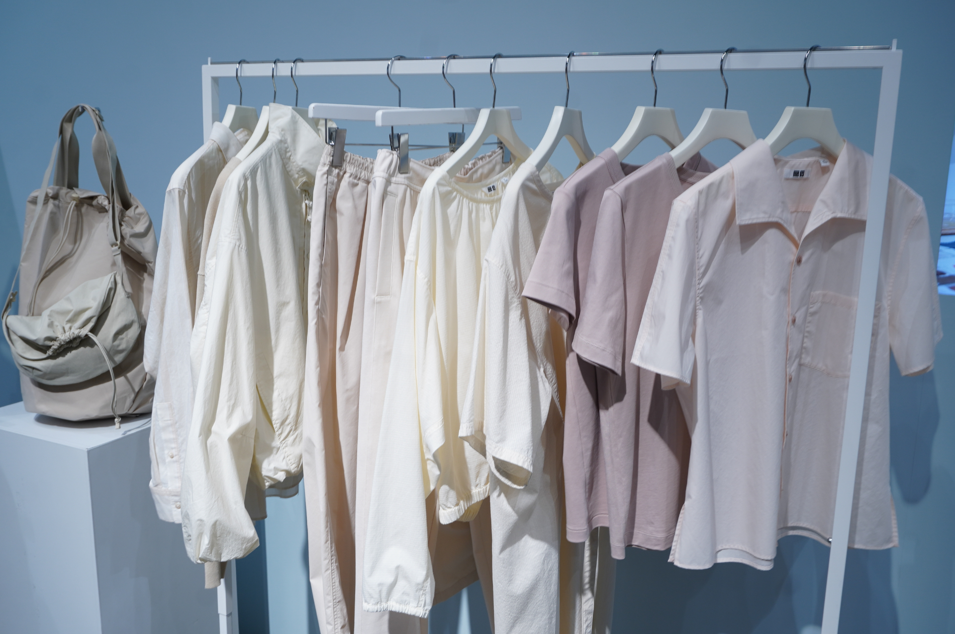 ルーズなのに清潔感があり、中性的で現代的なシルエット