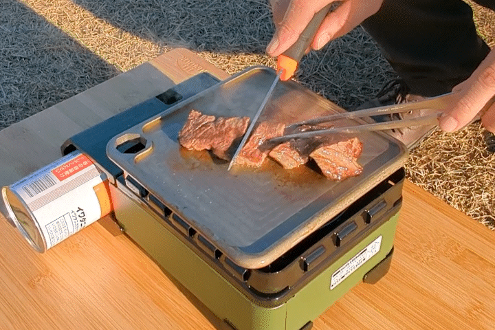 窒化鉄製のソロキャン向けバーベキュー鉄板「スクエアクス618