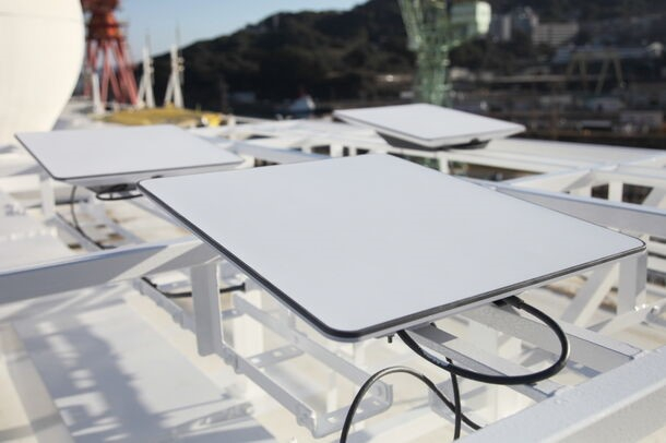 設置面積が小さい「Flat High Performanceアンテナ」