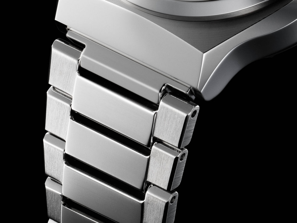 カシオトロンQW02」が4000台限定で復刻発売。旧デザインと最新時計機能