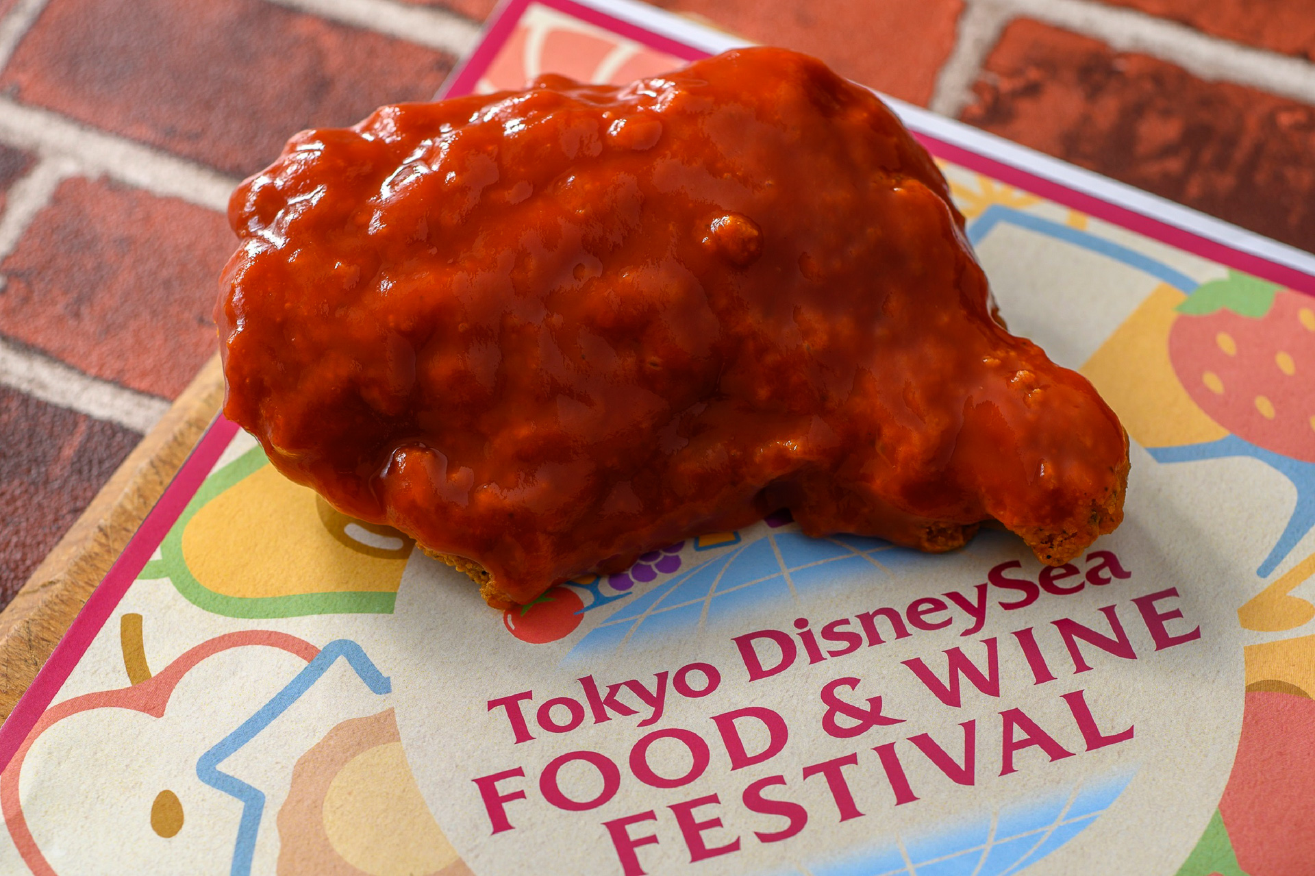 「フライドチキンレッグ（バッファローソース）」（900円）