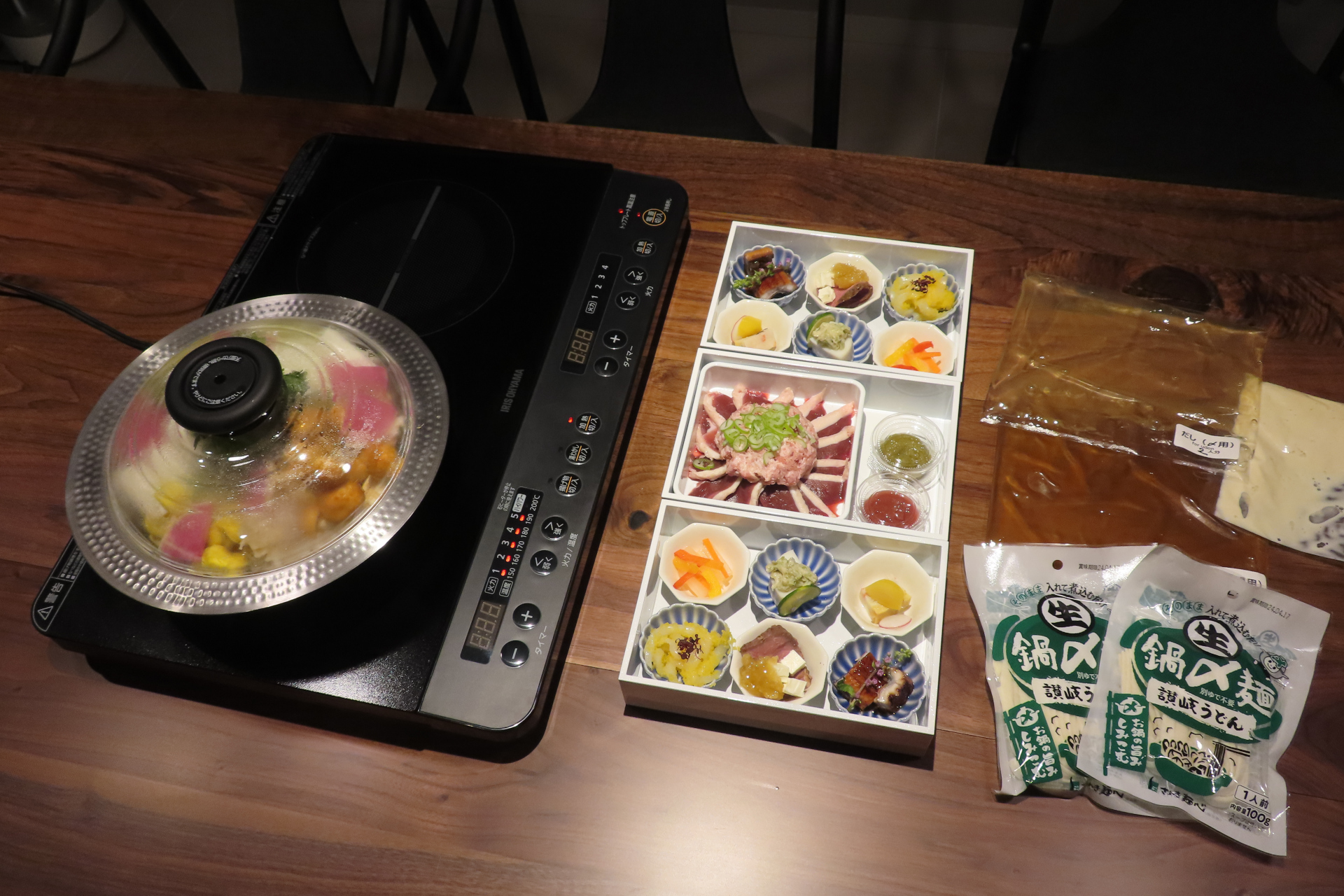 事前に注文した夕食の例（国産鴨と湯葉のしゃぶしゃぶ鍋＆おばんざいセット