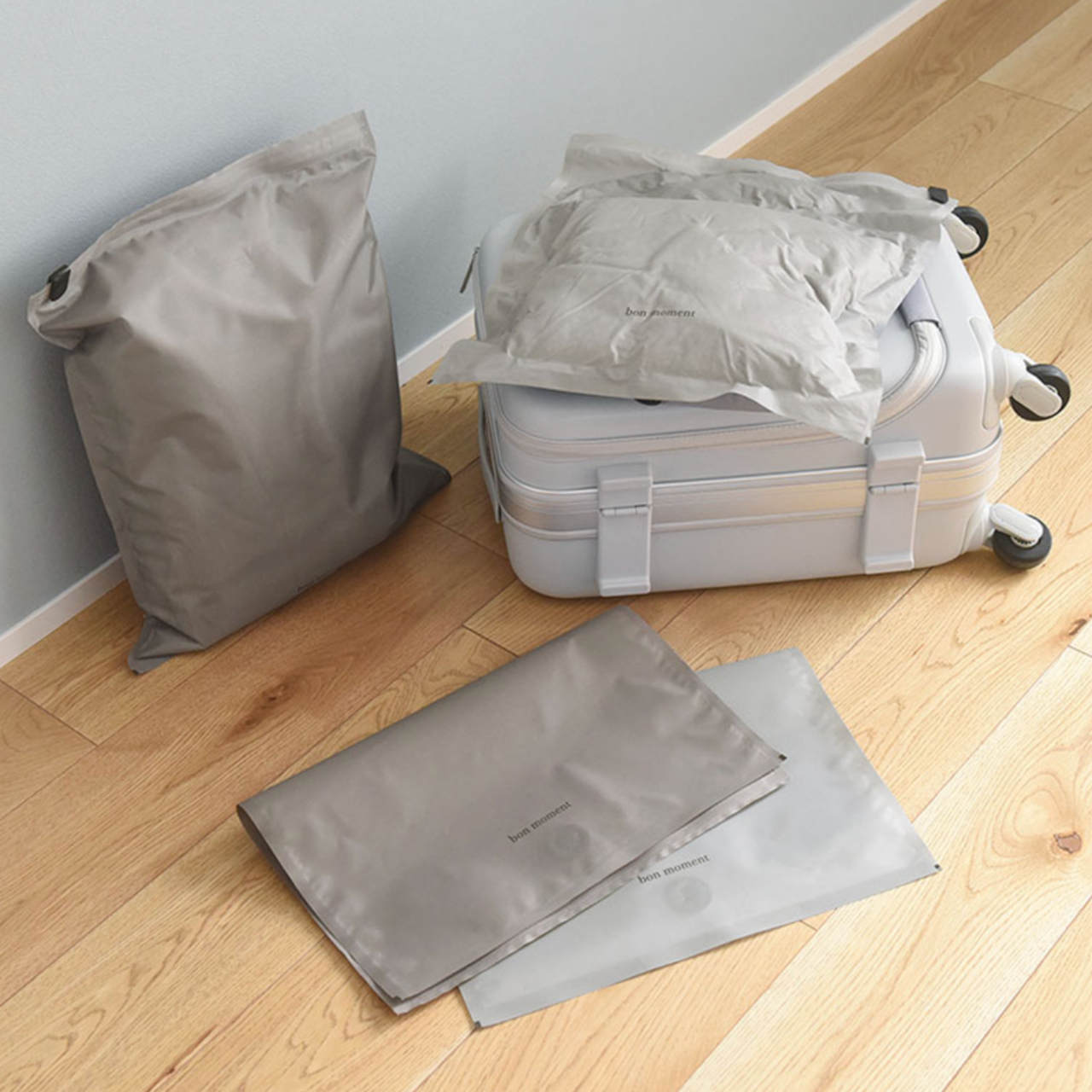 旅支度やパッキングを時短できる「圧縮しやすい 丈夫な衣類圧縮袋 2枚セット」