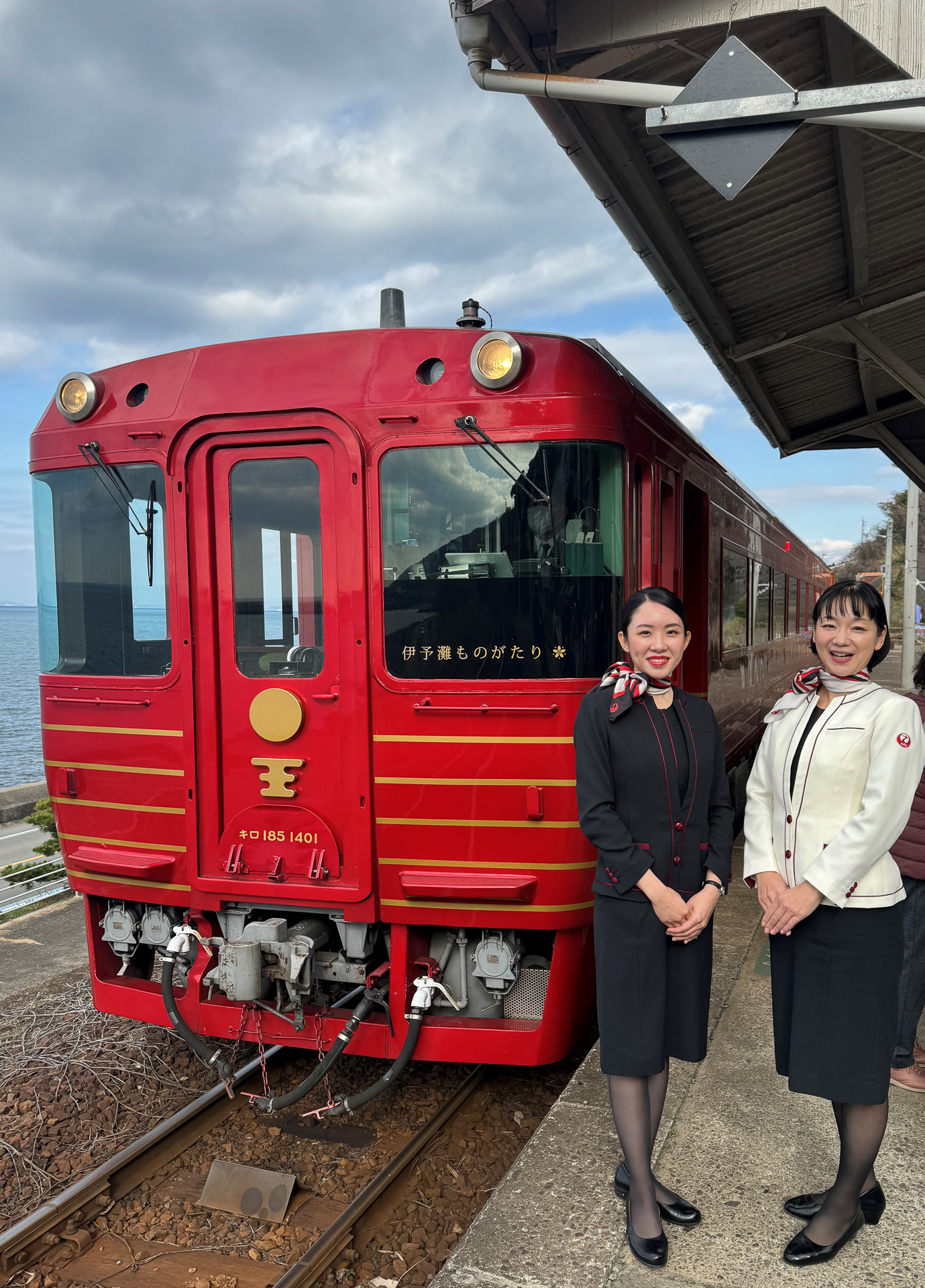 JALふるさとアンバサダーに地域の取り組みを聞いた。回答者は愛媛県JALふるさとアンバサダーの木村淳子さん（右）