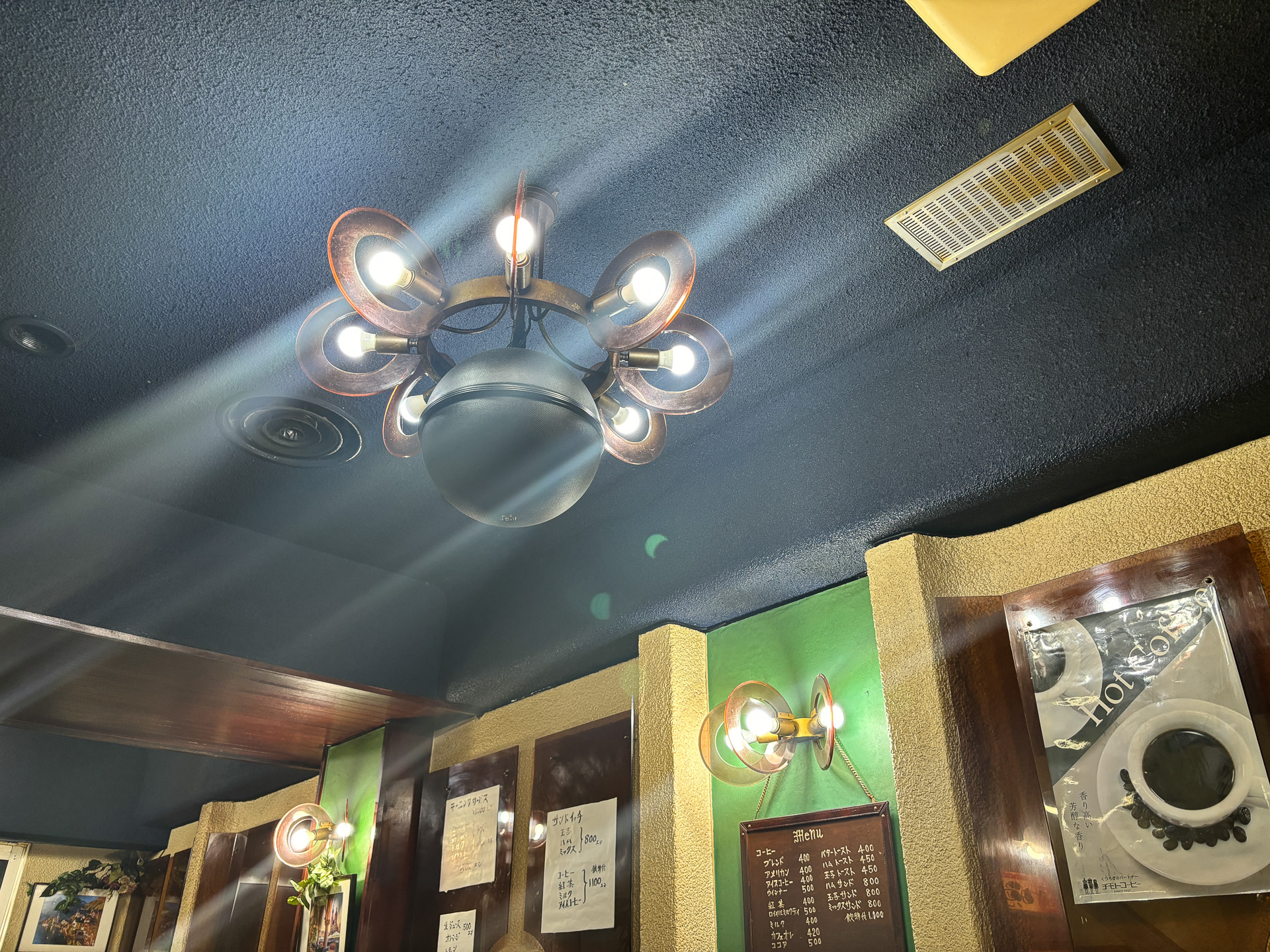 店内の雰囲気と照明器具も素敵