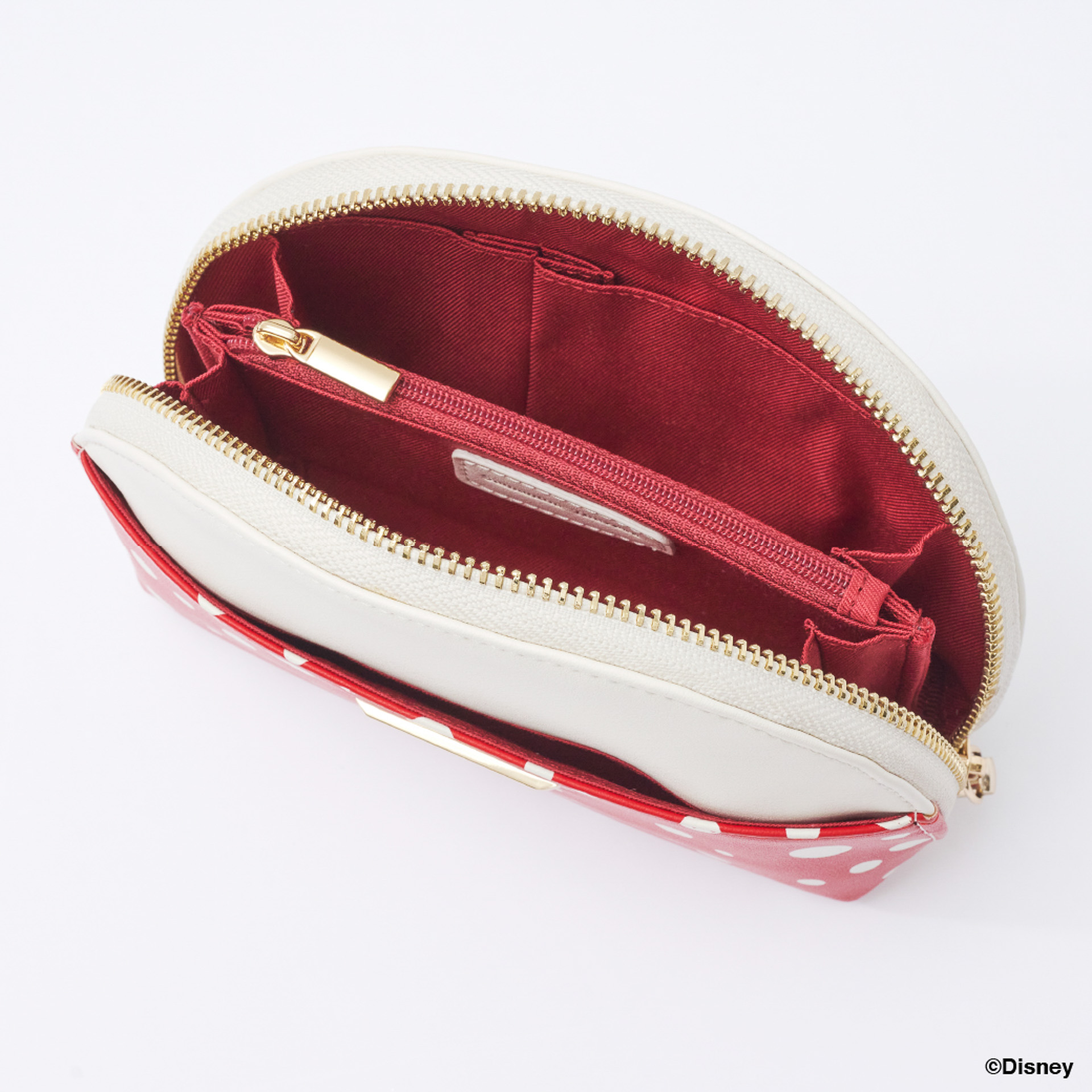 内側には小分けがしやすい仕切りも