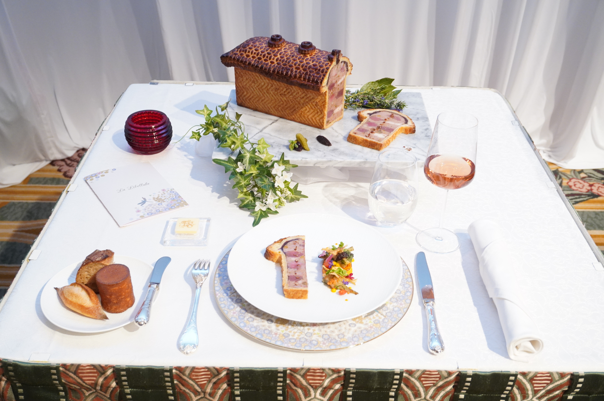 グランドシャトー宿泊者だけが食事できるホテルのフレンチダイニング「ラ・リベリュール」（メニュー例）