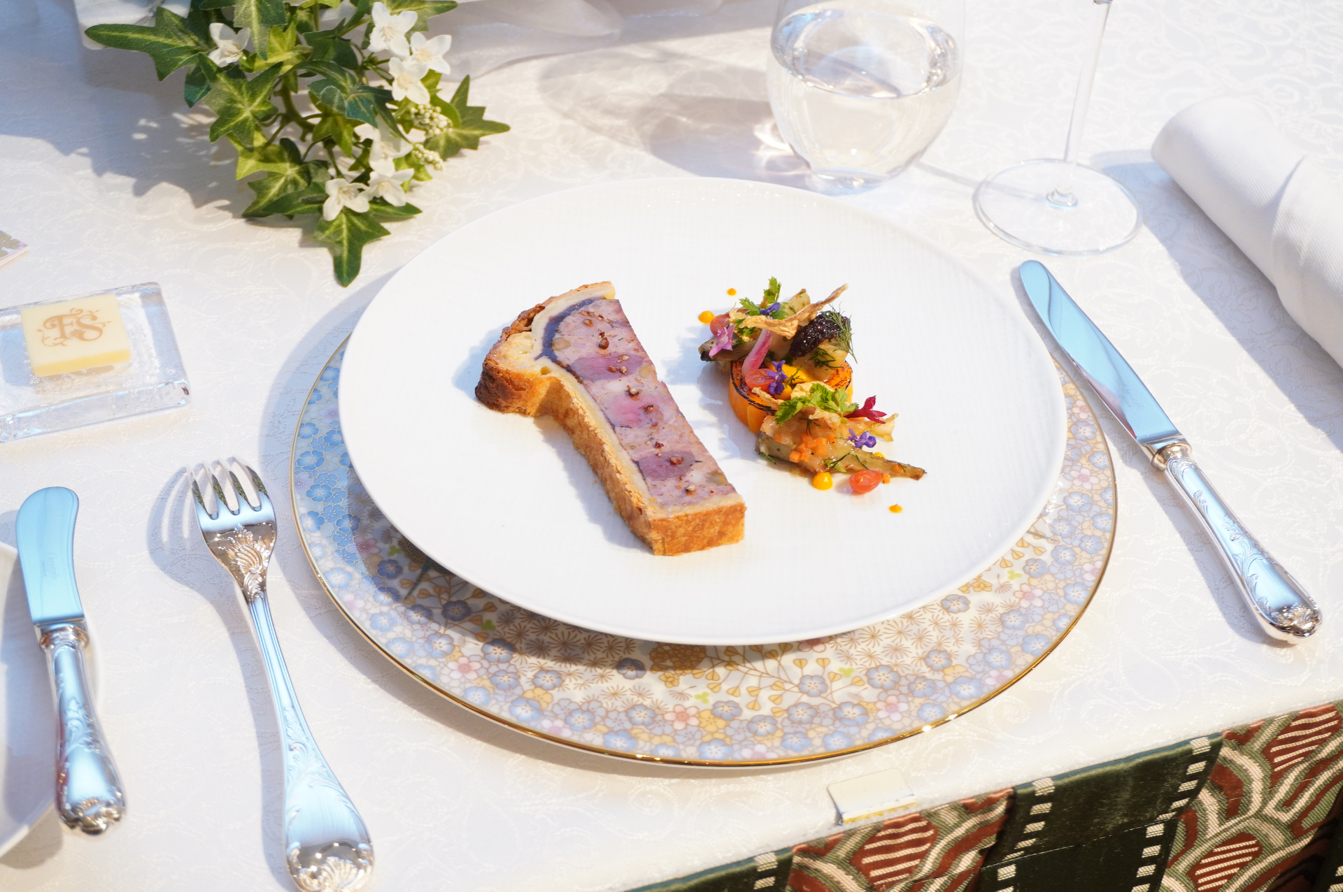 グランドシャトー宿泊者だけが食事できるホテルのフレンチダイニング「ラ・リベリュール」（メニュー例）