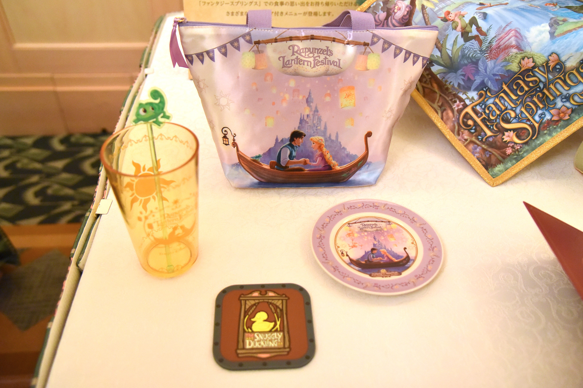 対象のセットやドリンク、デザートと一緒にスーベニアも購入できますよ