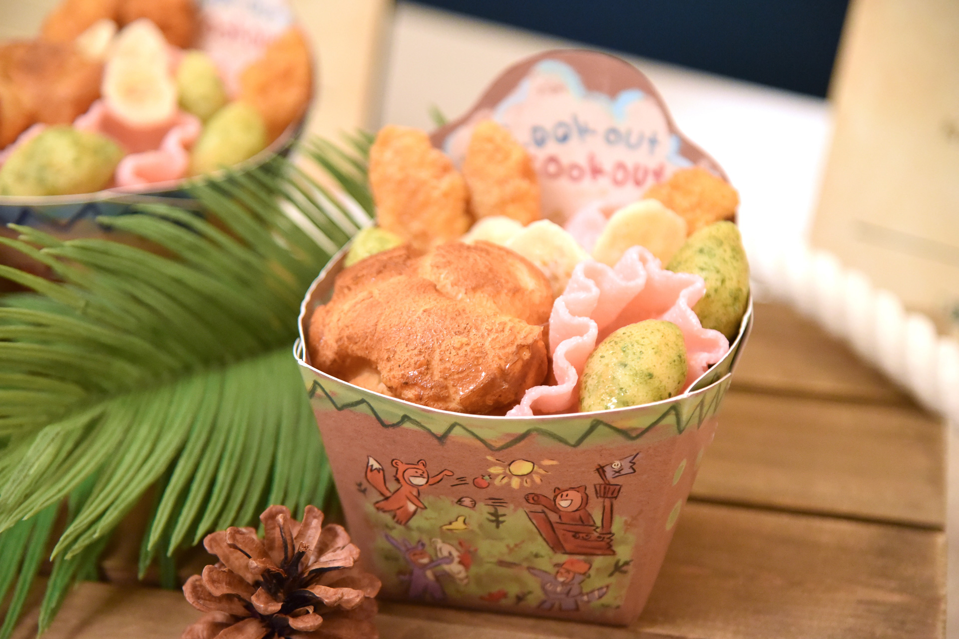 ロストキッズスナックボックス（バターカレーチキン／レモンティーチキン）」（各900円）