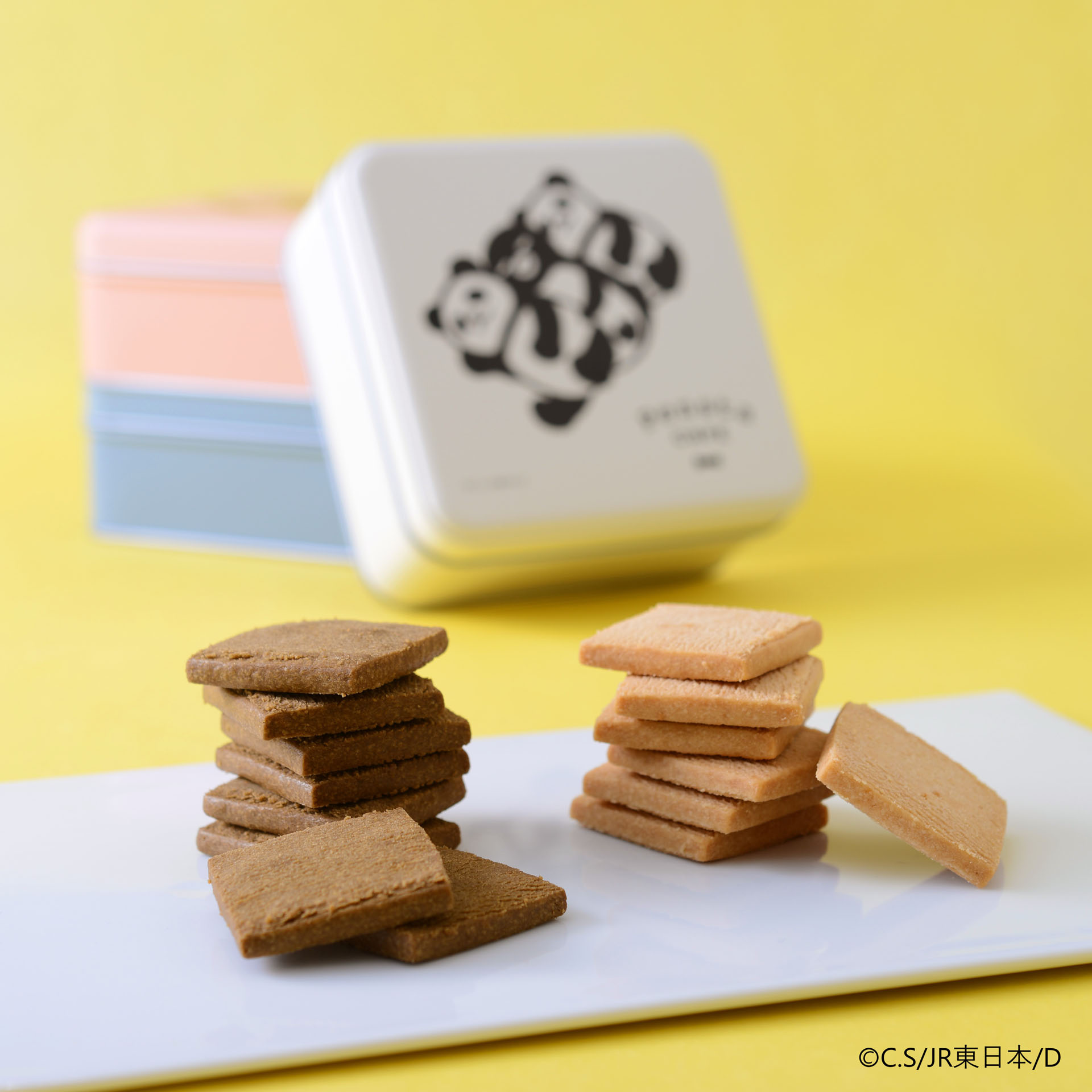 JR東日本クロスステーションはSuicaのペンギンとパンダをデザインした「魚沼コシヒカリの米粉クッキー缶」を発売した