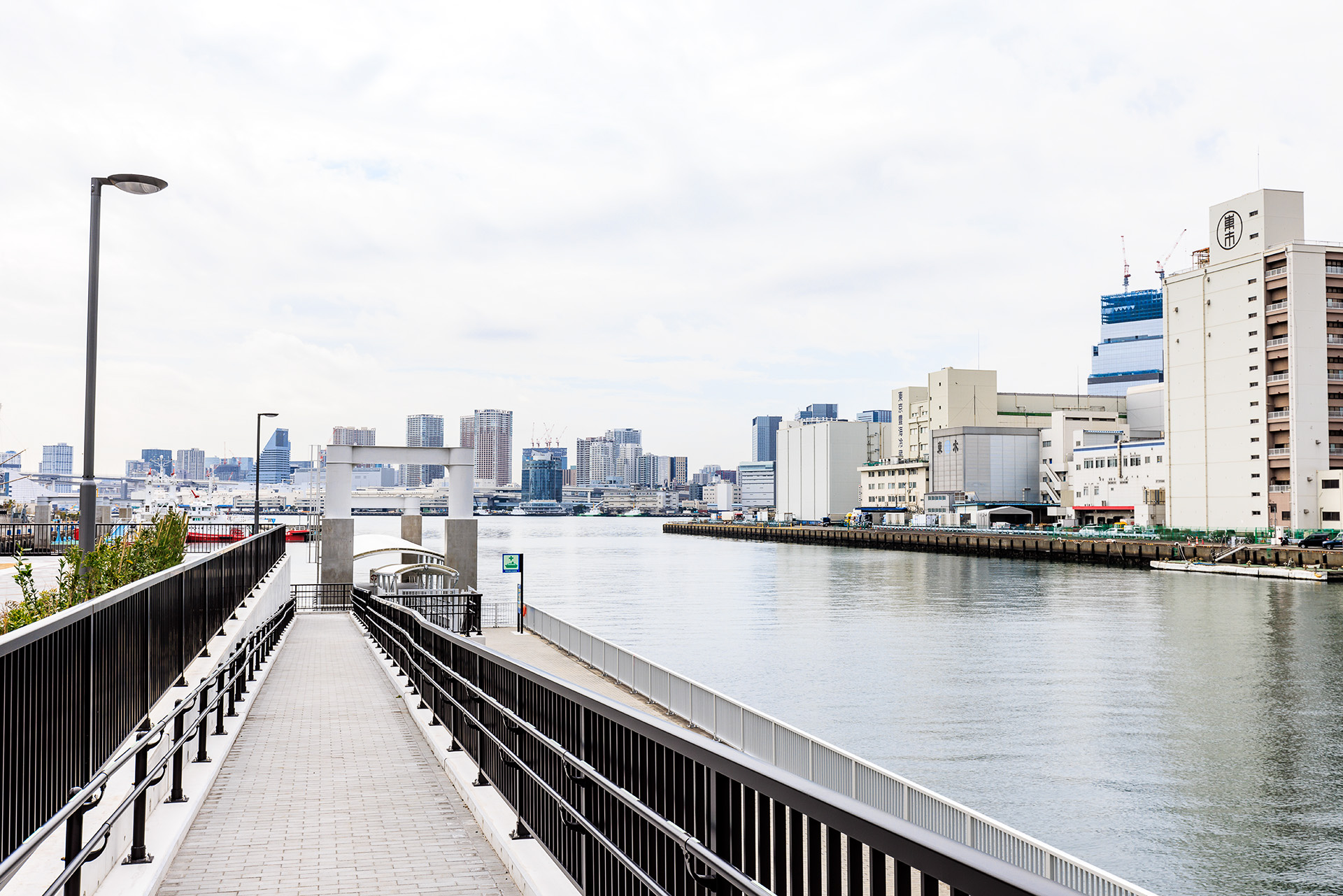 今のところ定期便は運航していないが船着き場も用意している