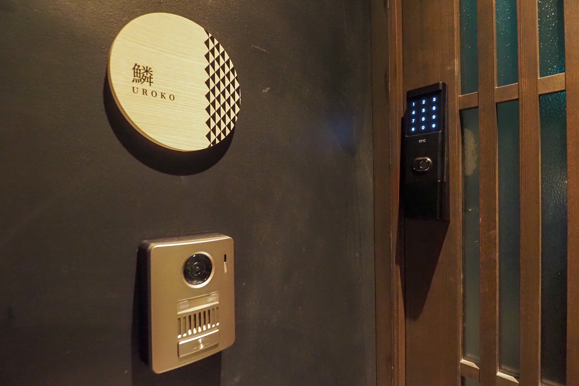 客室のカギはテンキー式で、チェックインの際に番号を教えてくれる