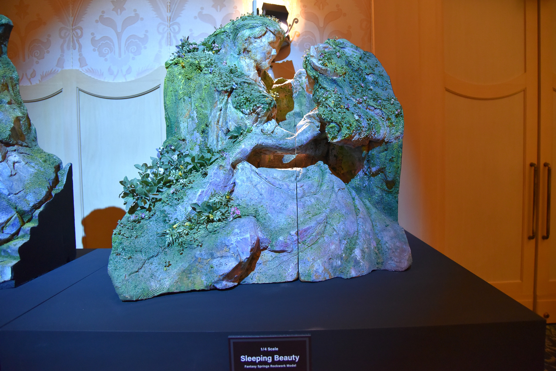 「1/4 Scale Sleeping Beauty（Fantasy Springs Rockwork Model）」