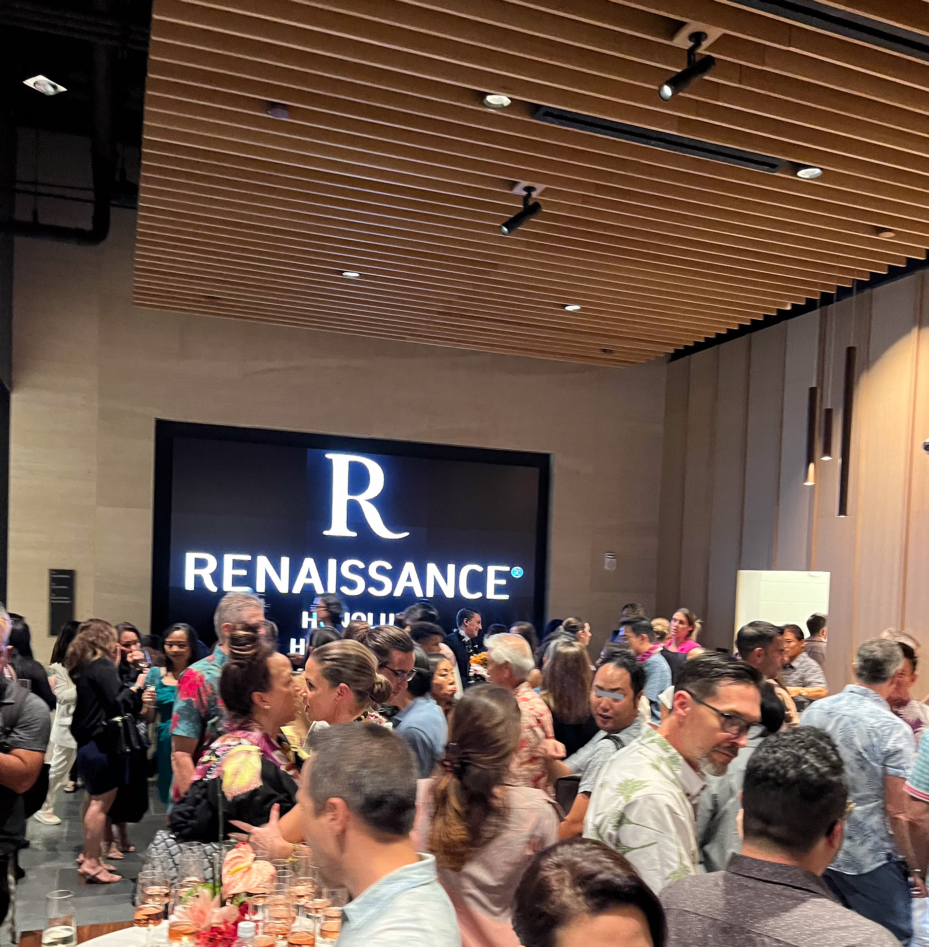 Before：関係者や地元のテレビ局などのメディアが押し寄せて……