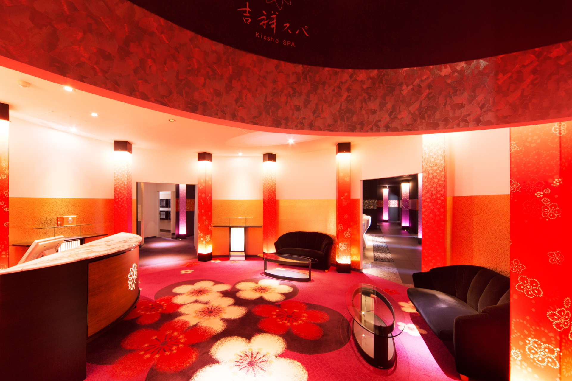 吉祥スパでは新陳代謝を促す「金箔」や抗菌効果のある「銀箔」を使ったトリートメントを受けられる