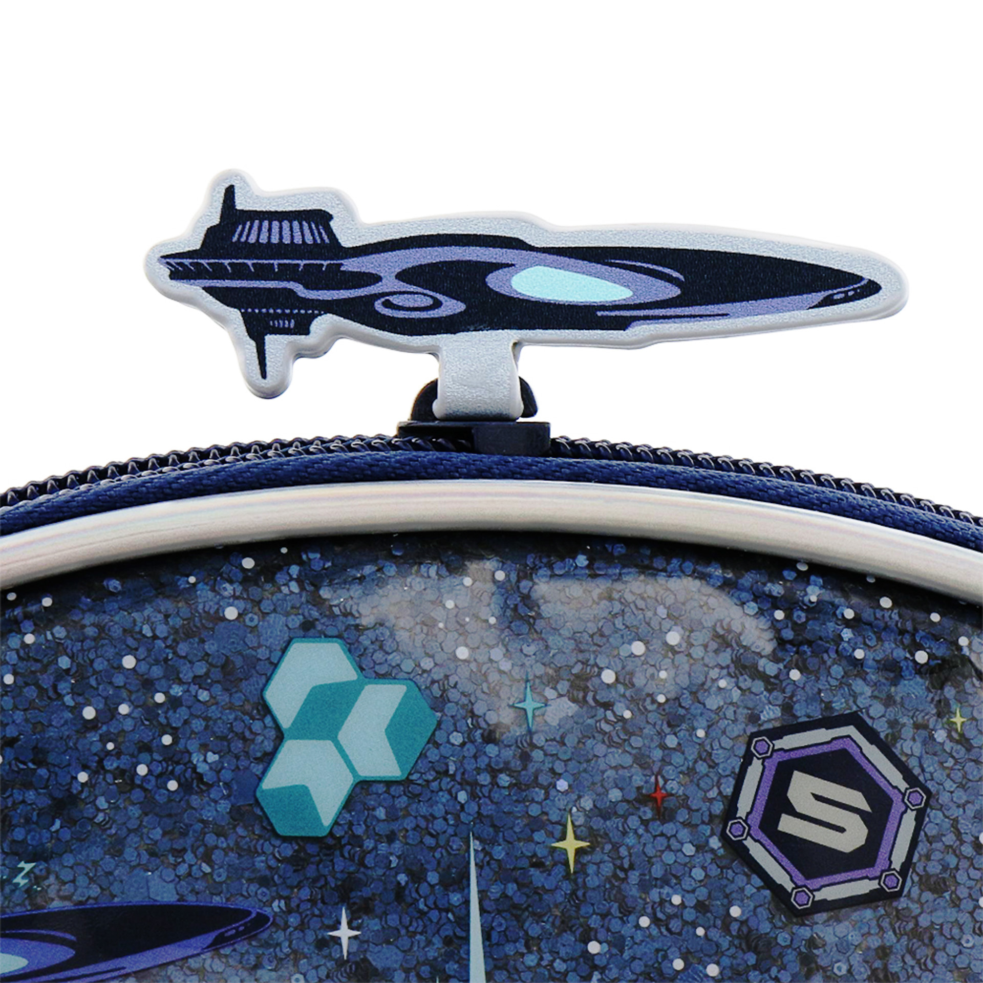 ファスナー部分にはロケットも！