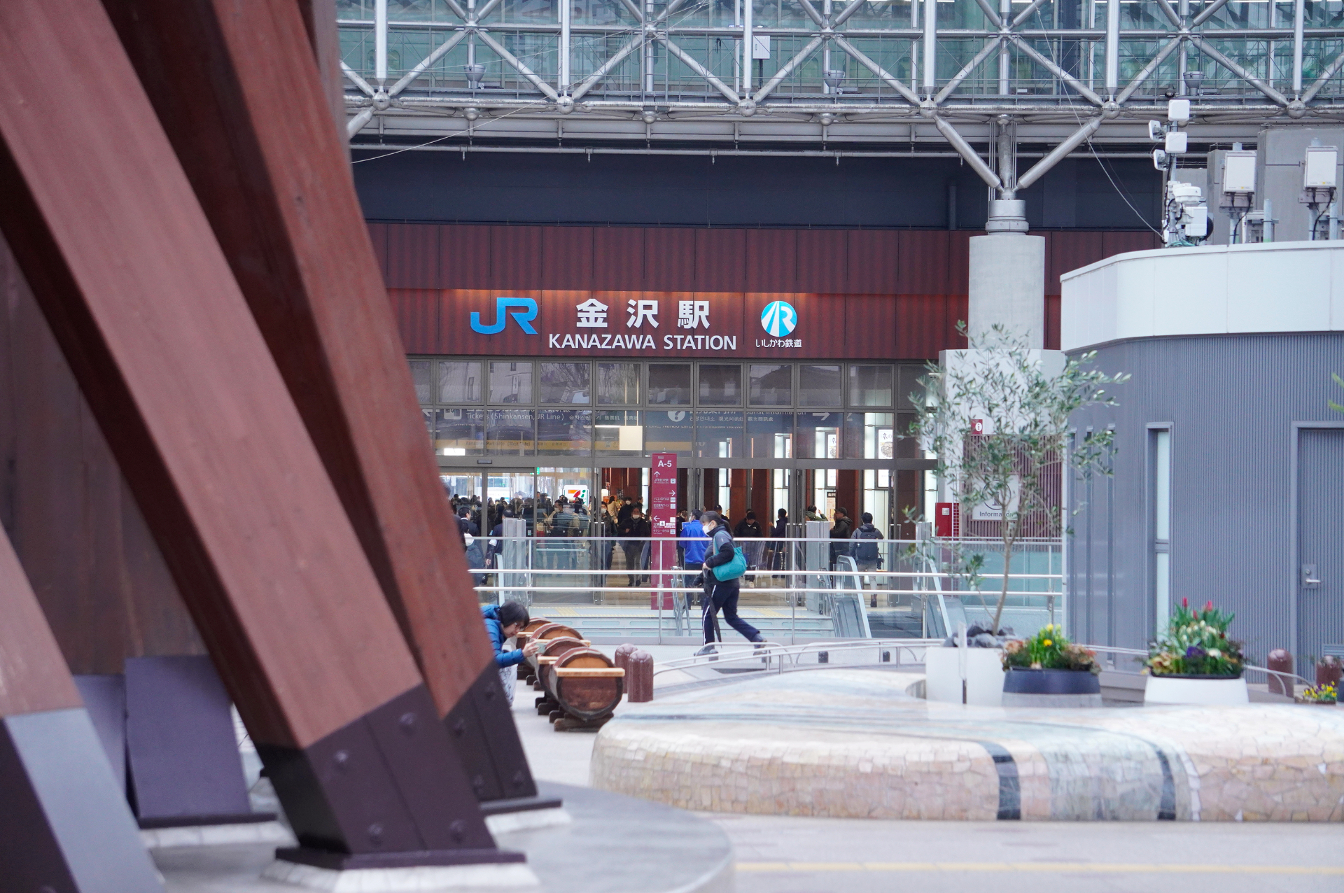 金沢駅から敦賀駅まで、延長約125kmに全7駅。東京～敦賀は最速3時間8分でアクセスできる（50分短縮）