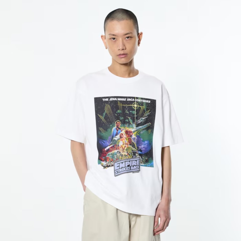 ユニクロ、「スター・ウォーズ」の歴代ポスターグラフィックを使用した