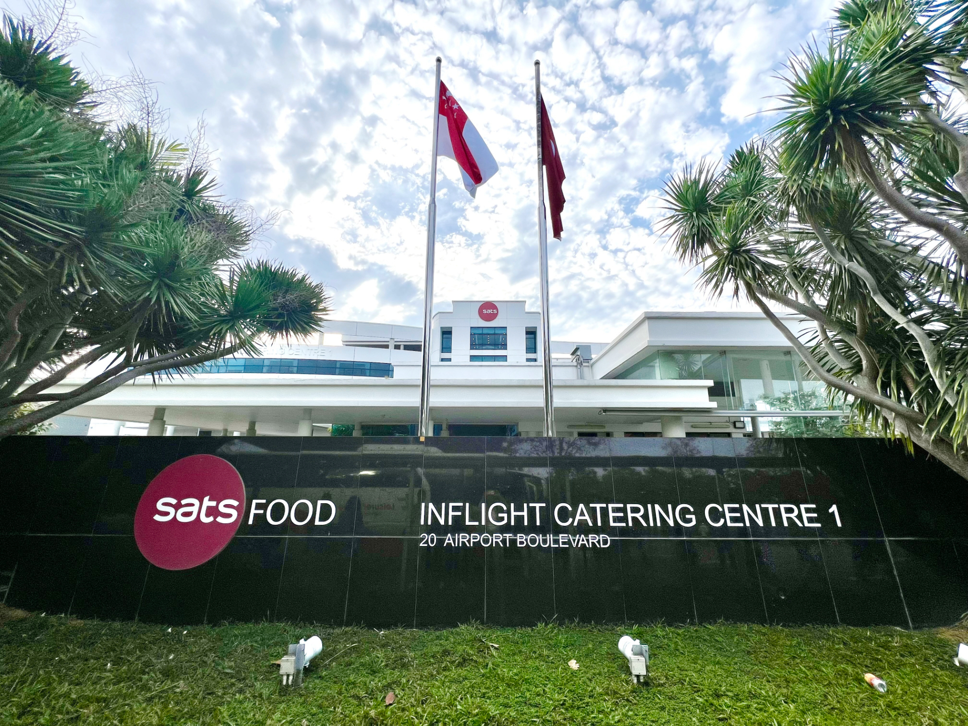 チャンギ国際空港に隣接する「SATS インフライトケータリングセンター」。機内食の製造・管理を担う