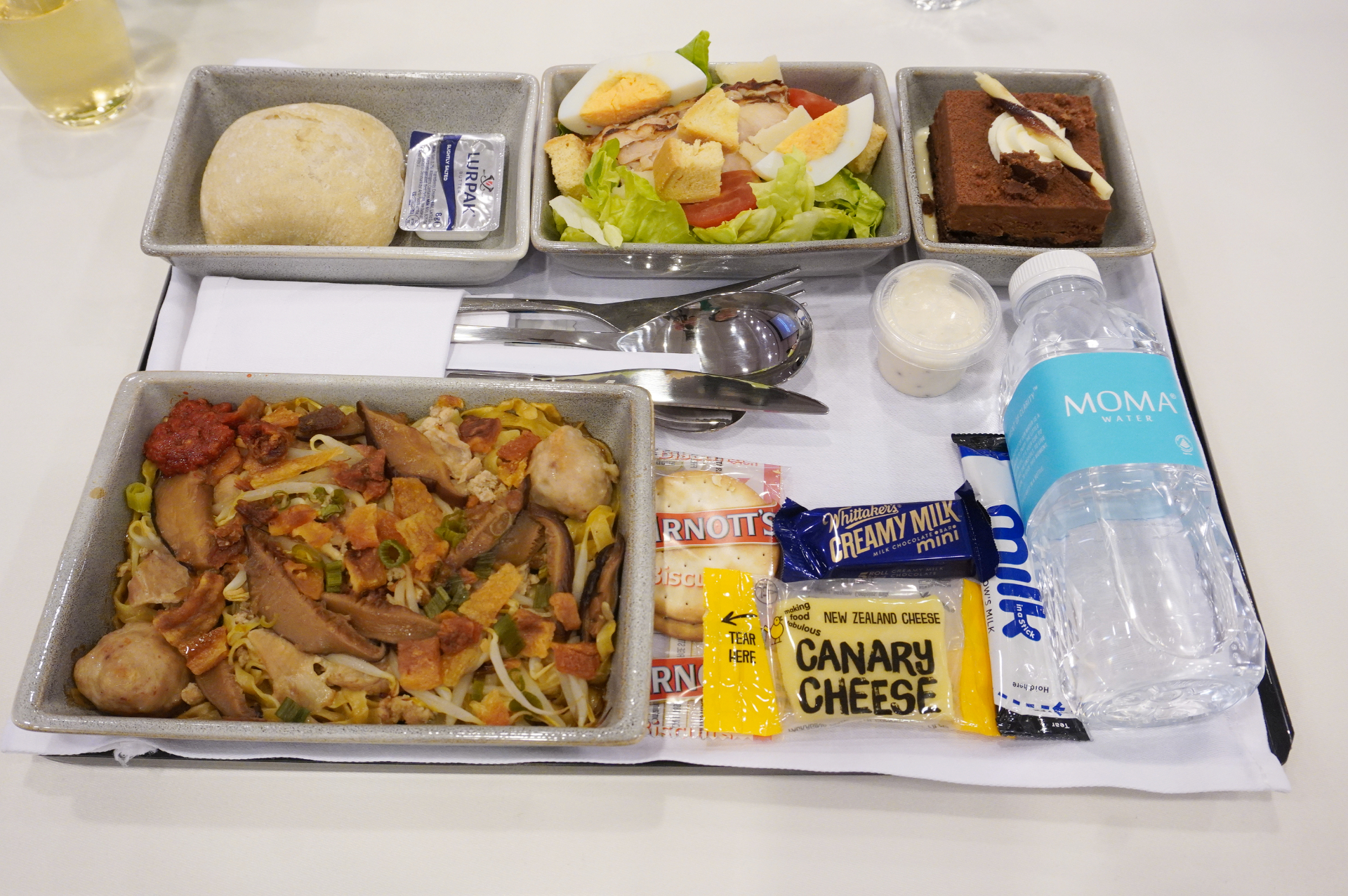 運航路線や季節に応じて、常時さまざまなメニューを用意