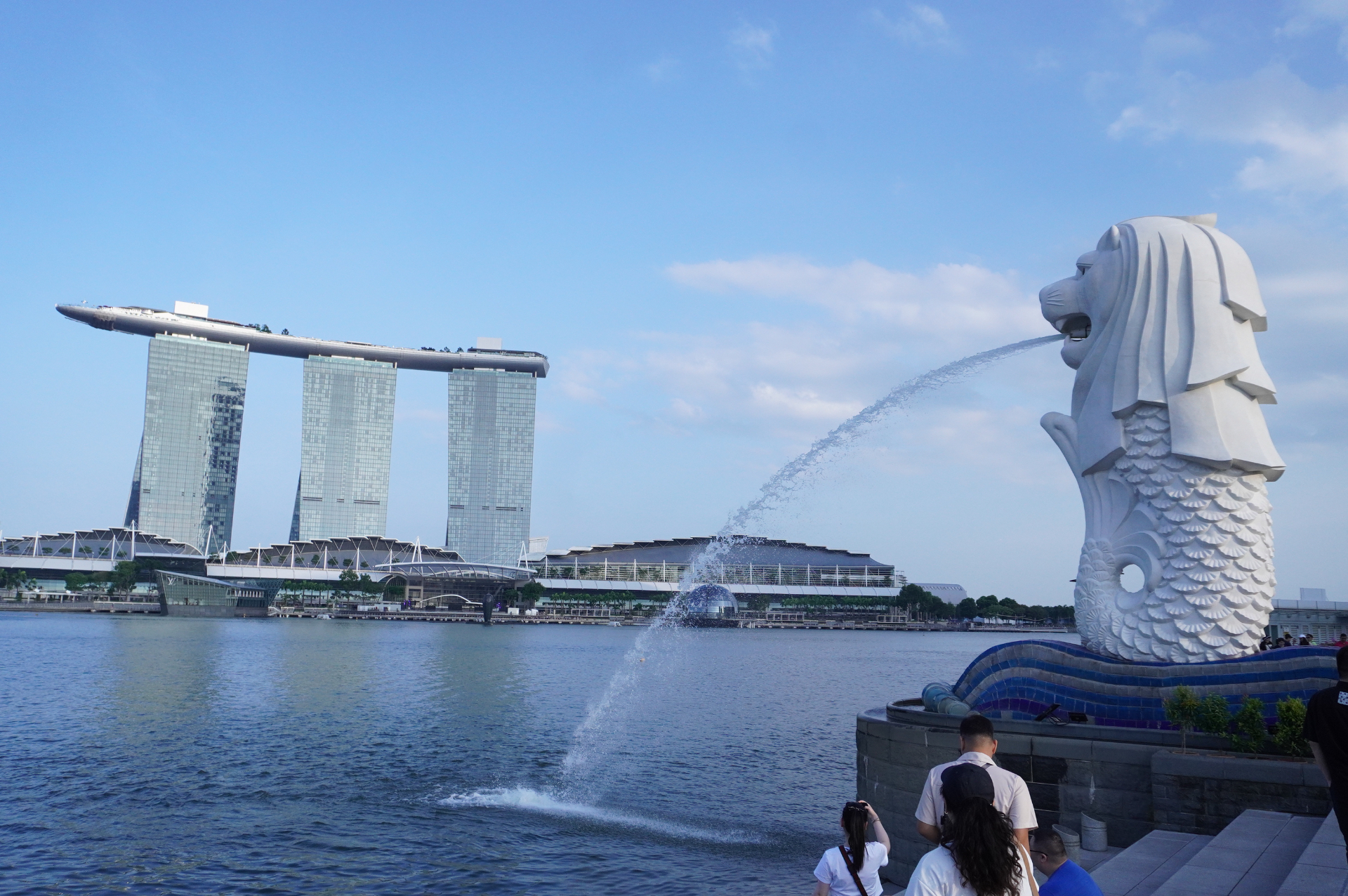 空港から市内中心部のオーチャードやマリーナベイまでは地下鉄やタクシーで20～30分