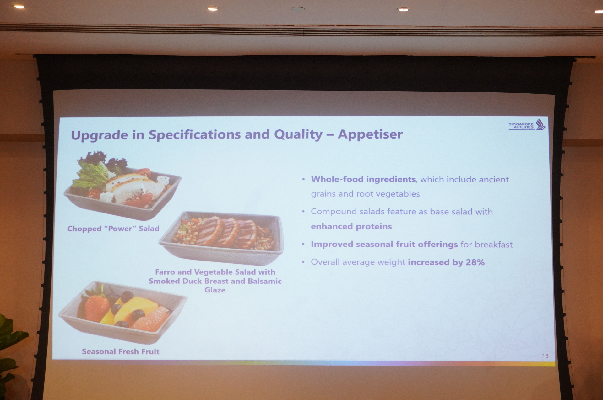 プレミアムエコノミークラスで新たに提供する機内食の構成