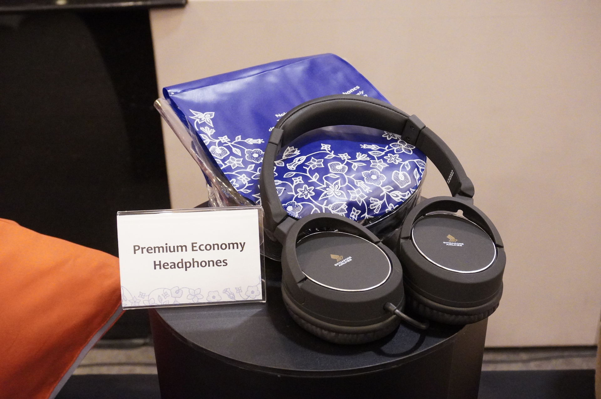 アクティブノイズキャンセリングヘッドフォンで機内エンタメを満喫