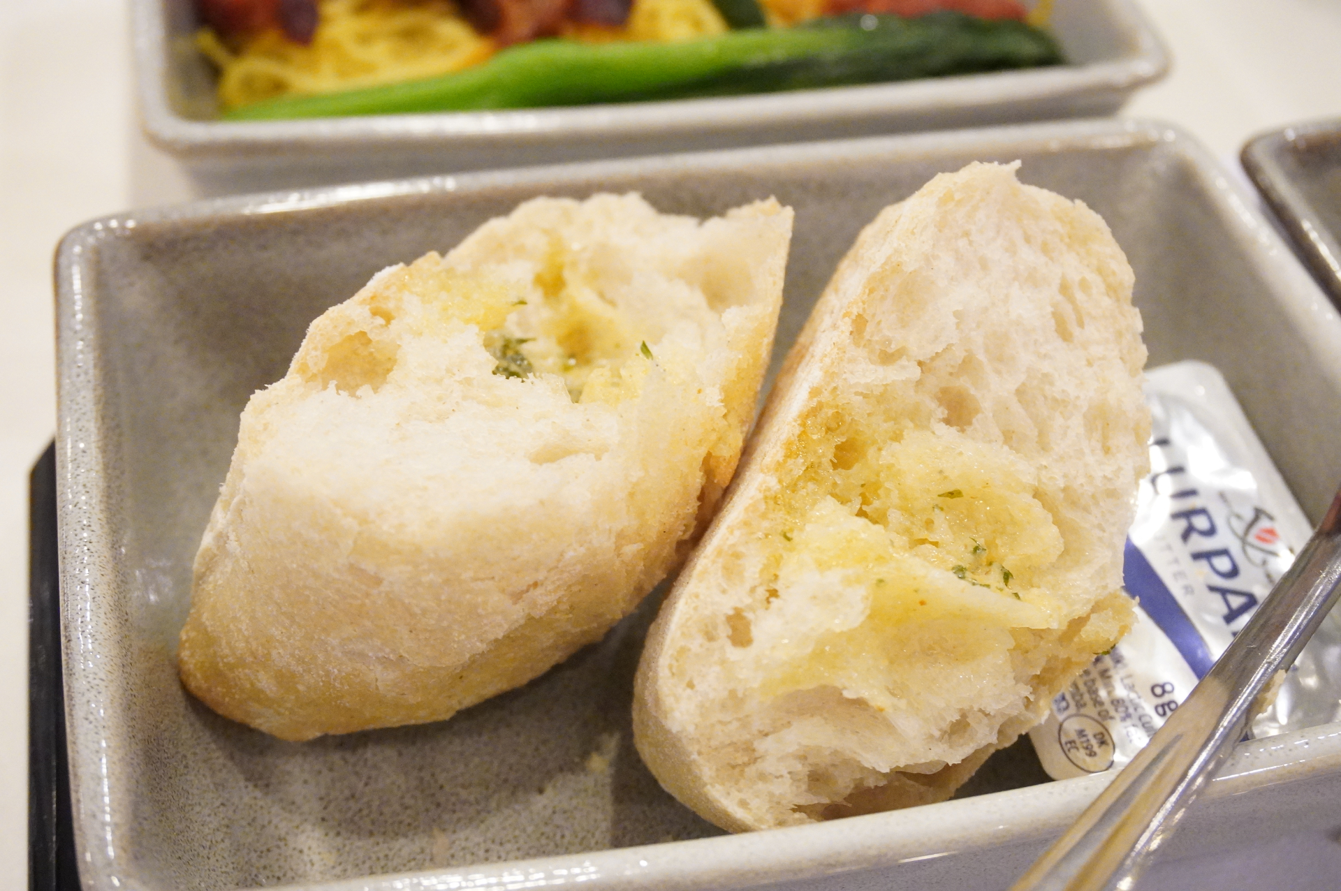 ガーリックバターがじゅわっと染み出るパン