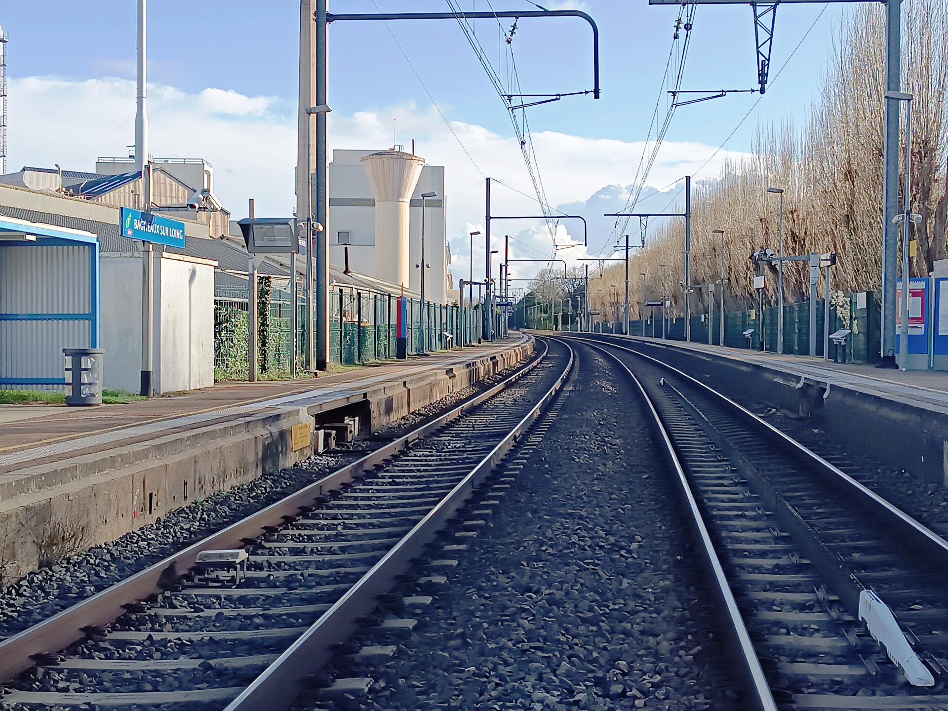 Bagneaux-sur-Loin駅