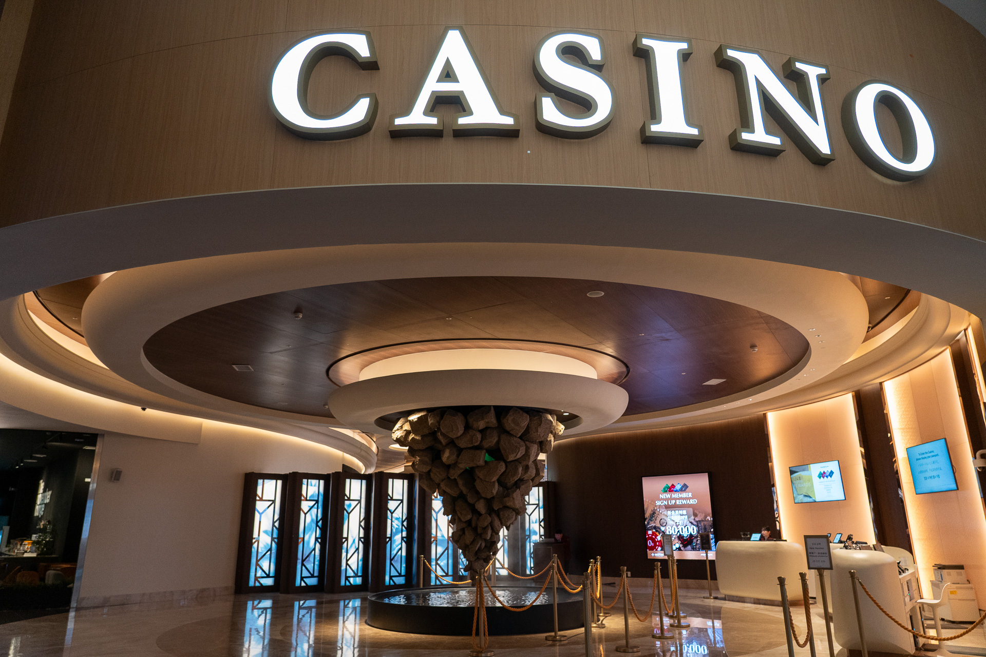 カジノの入り口。24時間営業です