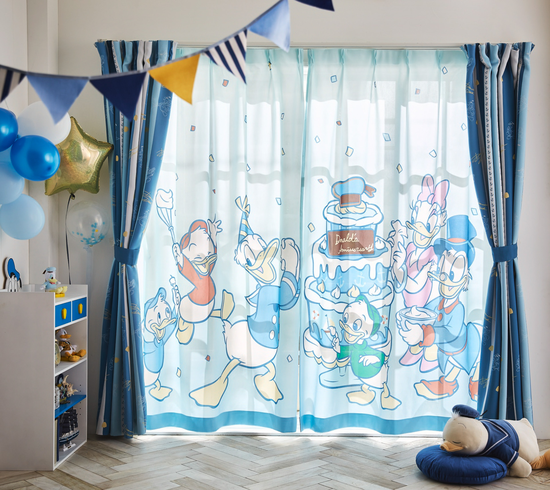 「遮熱・遮像レースカーテン『ドナルド＆ファミリー』」（7990円〜1万1800円）