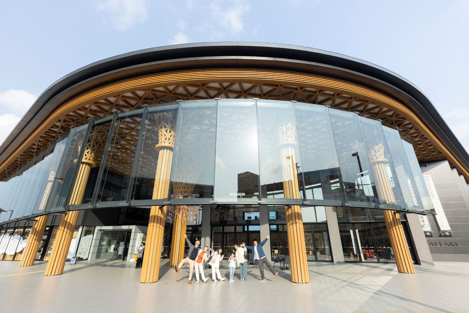 あわら温泉の旅情をイメージした北陸新幹線の「芦原温泉駅」西口には、にぎわい施設「アフレア」（写真）がオープン