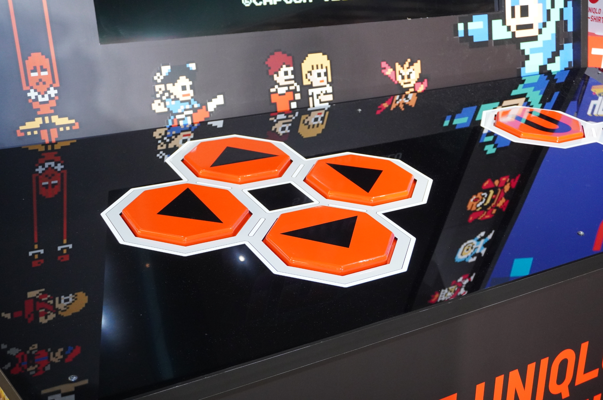 コントローラーのボタンもビッグサイズで本格的